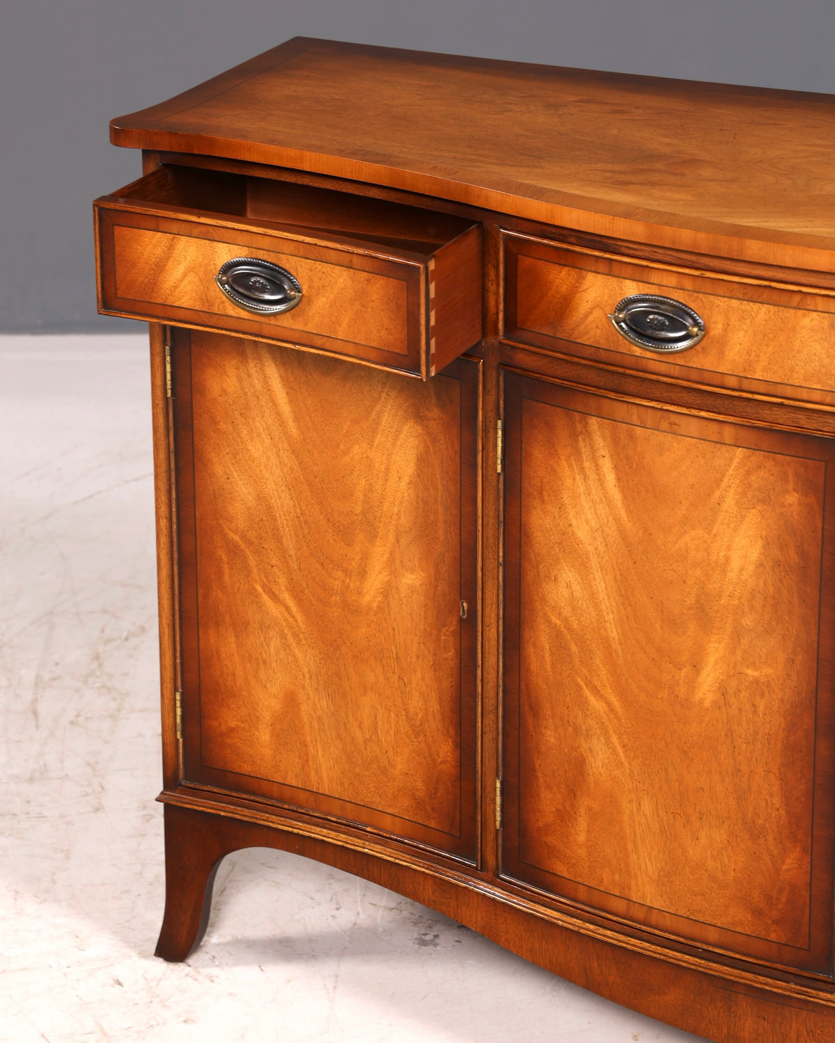 Wunderschönes Bevan Funnell Englisches Sideboard Reprodux Buffetschrank Kommode Anrichte