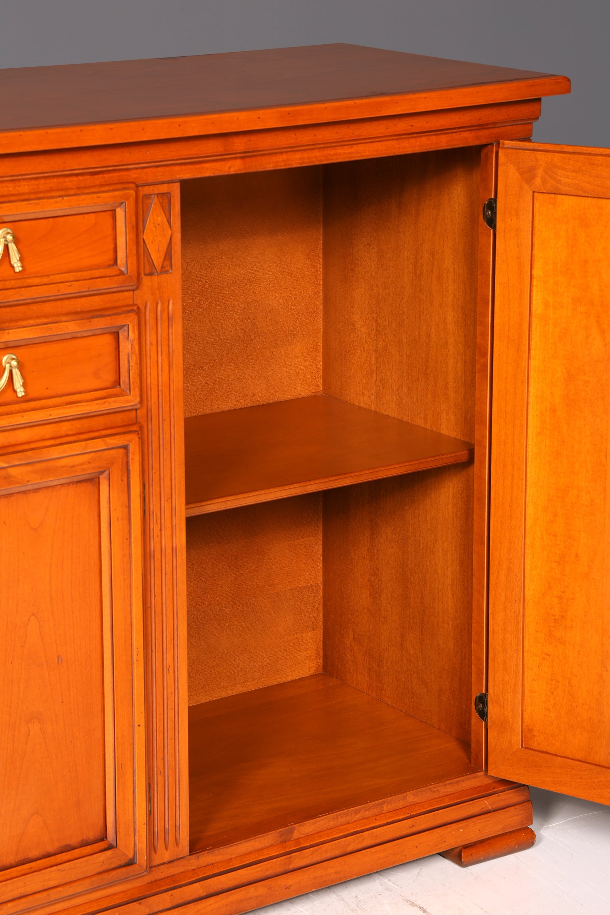 G042 Finish cm SELVA Wunderschönes Englisches Sideboard Eibe Schrank Antik Stil Buffetschrank Kommode