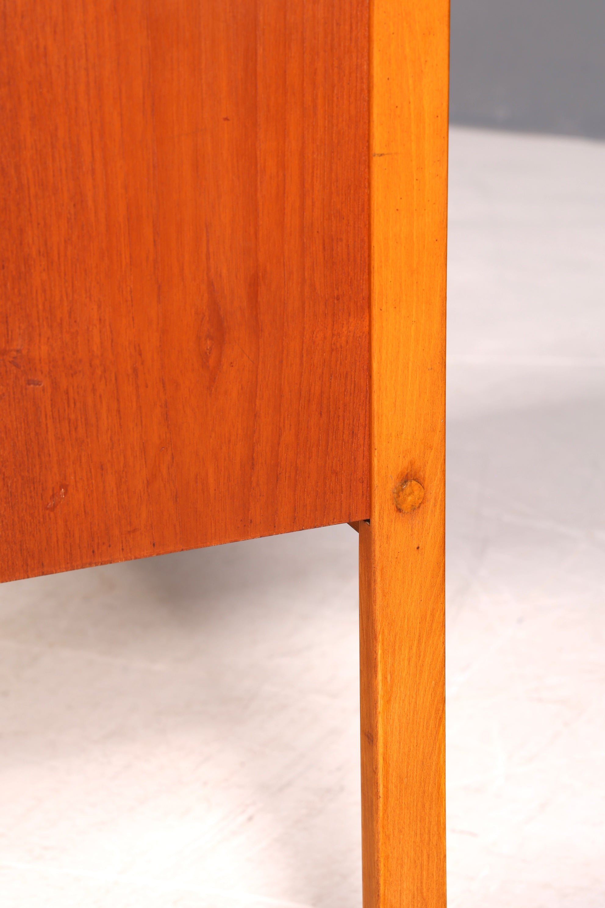 G227 Finish Wunderschöner Mid Century Schreibtisch Danish Design Teak Holz Bürotisch Vintage Office Table (Kopie)