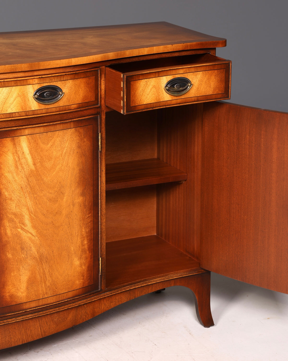 Wunderschönes Bevan Funnell Englisches Sideboard Reprodux Buffetschrank Kommode Anrichte