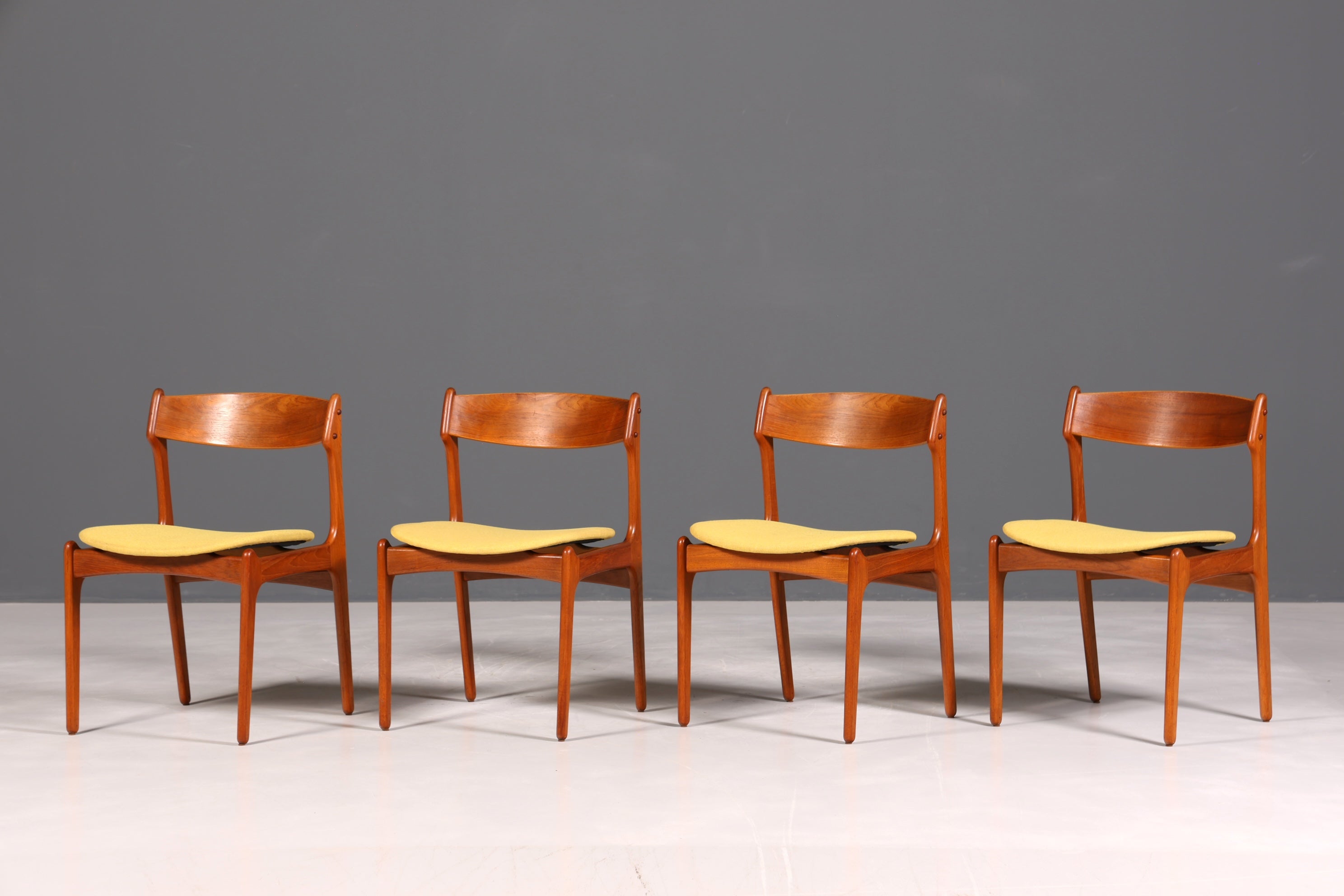 4x Original Erik Buch Stühle von Oddense Maskinsnedkeri A-S Mid Century Danish Design Teak Holz Esszimmer Stühle Küchenstühle