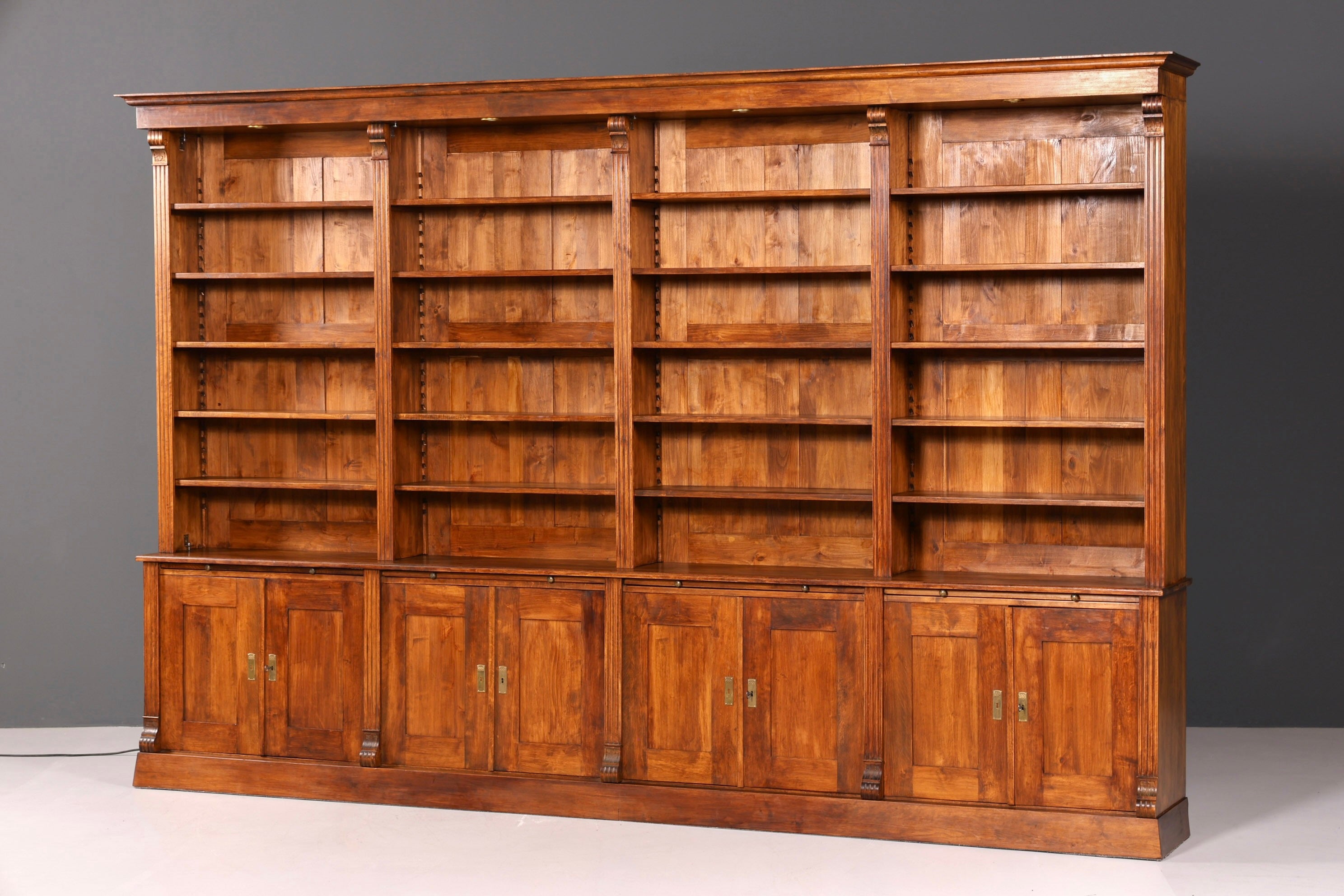 Traumhaftes XXL massiv Holz Regal Kolonial Schrank Antik Stil Bücherregal Kommode Bibliothek Bücherwand