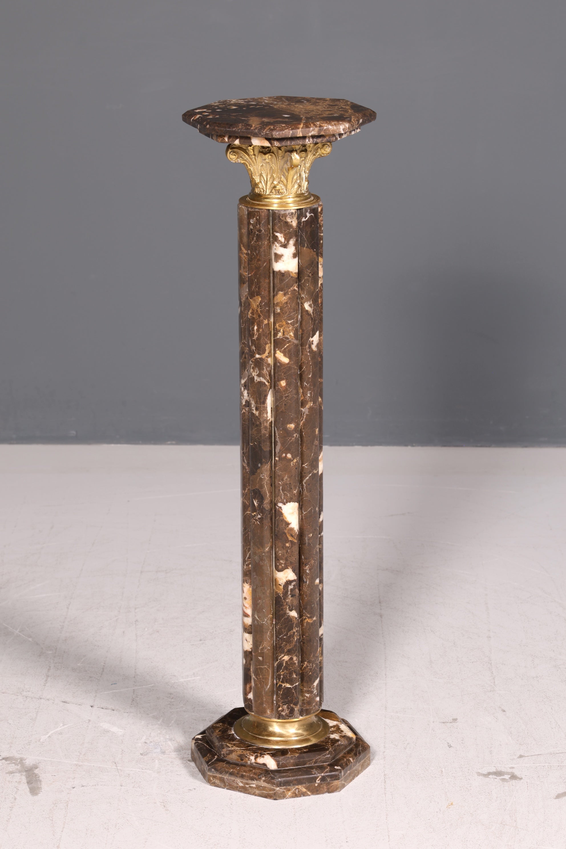 Stilvolle Barock Stil Säule Louis XV Marmor Blumensäule Naturstein Sockel Ablage