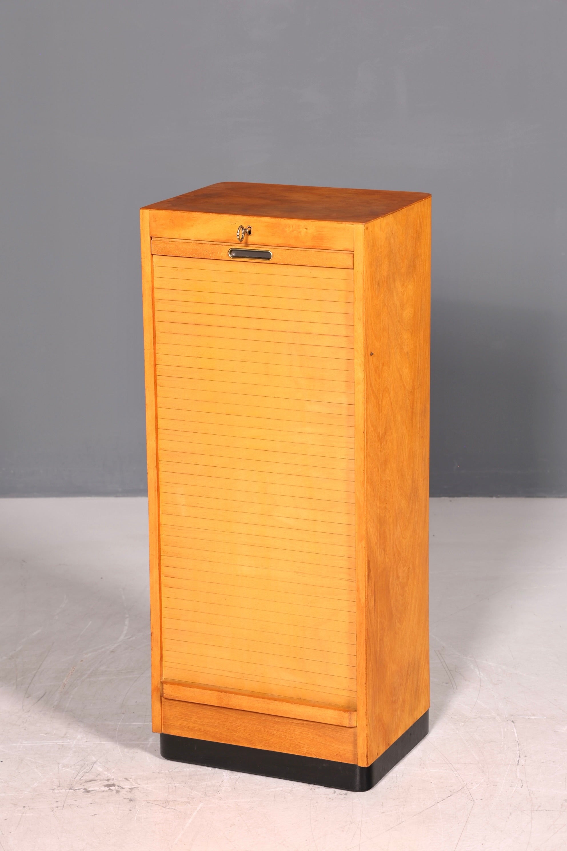 Wunderschöner Mid Century Rollladenschrank Bauhaus Aktenschrank Art Deco Büroschrank Apothekerschrank