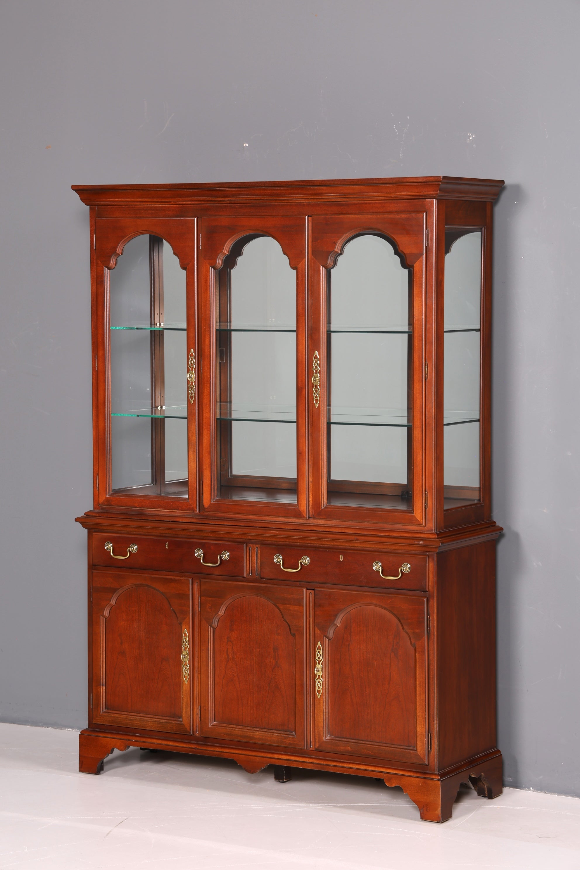 Noble Original Drexel Heritage Curio Cabinet Bookcase USA Cabinet Buffet Shelf Glass Display Cabinet