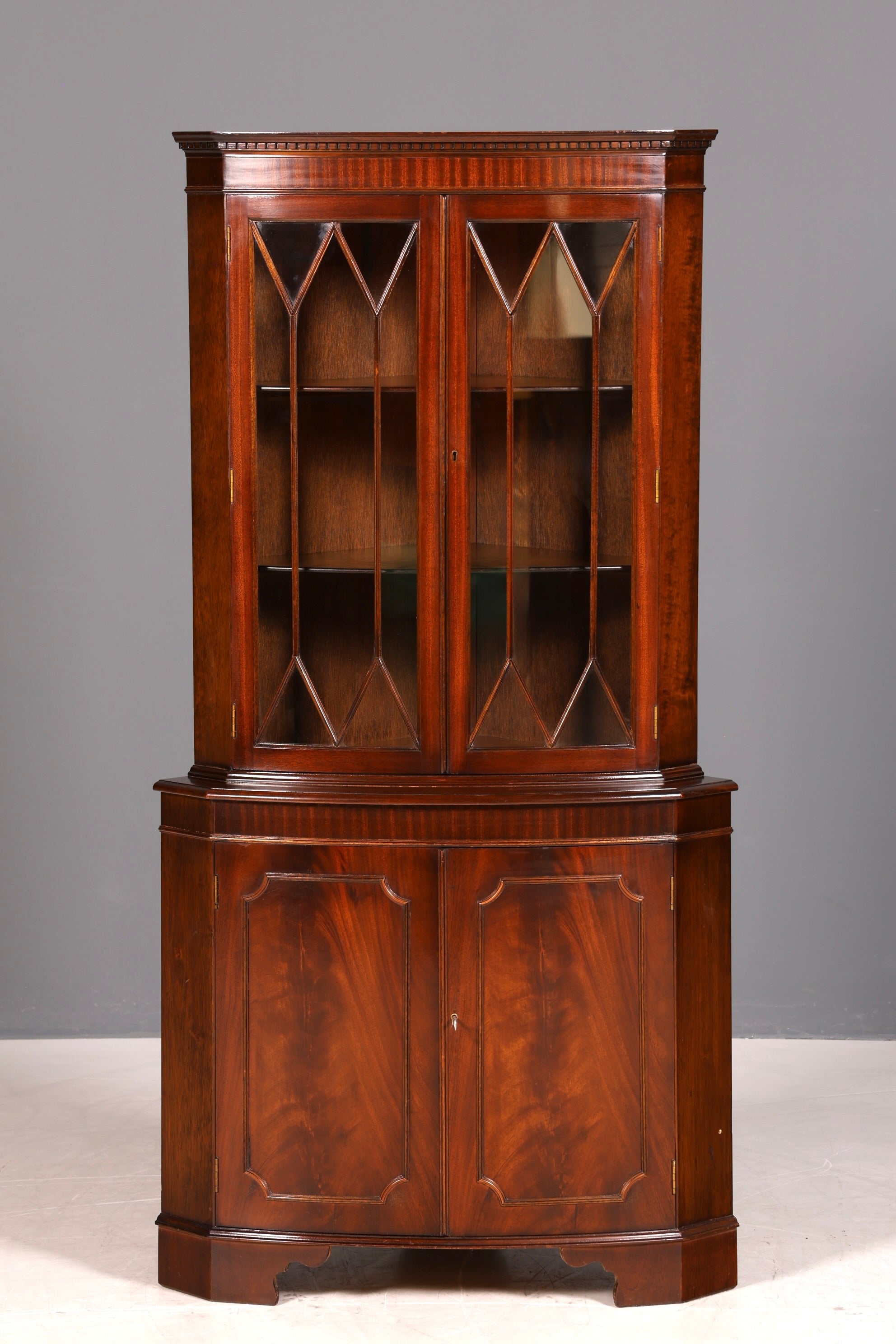 Wunderschöne Englische Eckvitrine Mahagoni Antik 60s echt Holz Schrank Eckschrank Glasvitrine