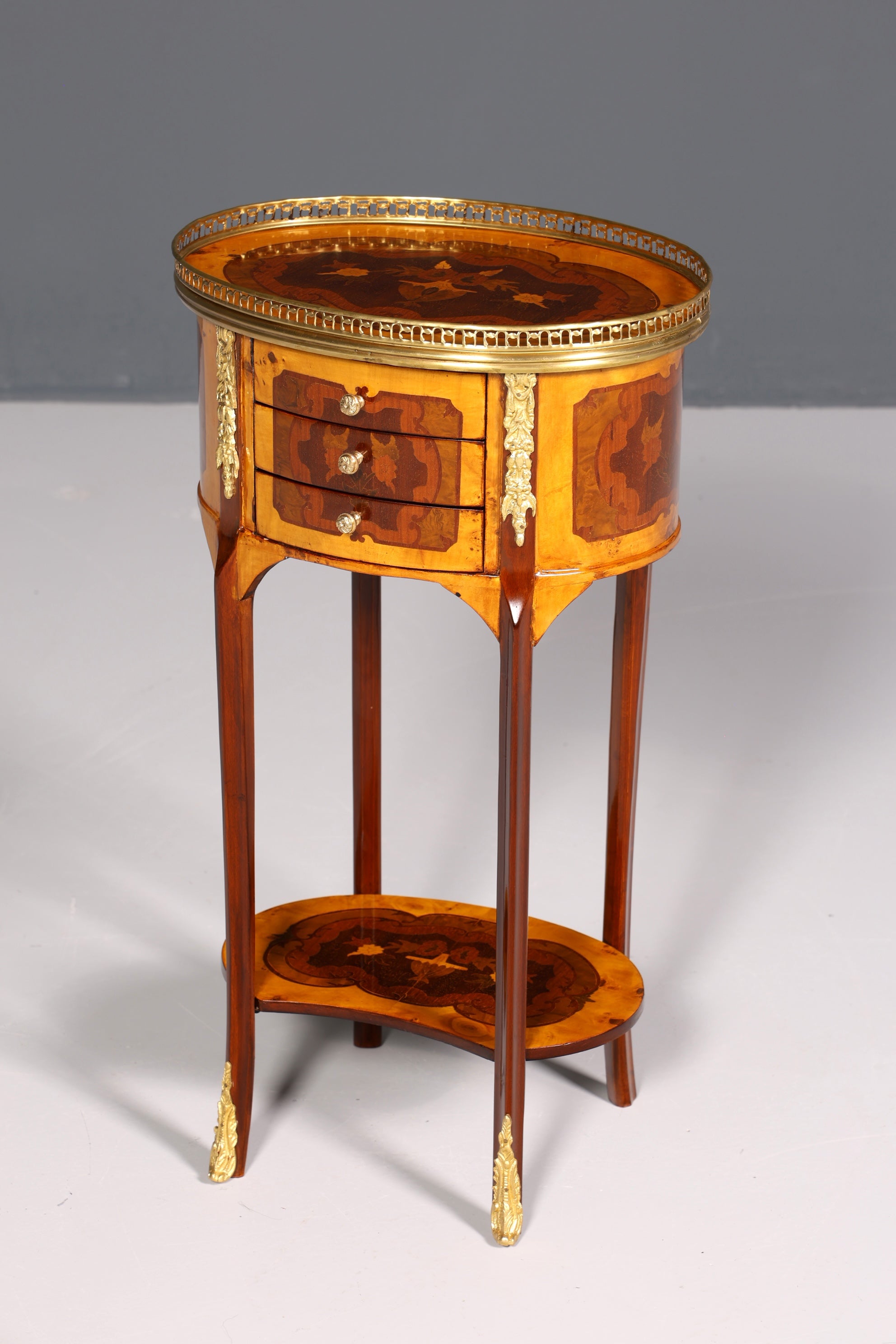 Traumhafter Barock Louis XV Stil Beistelltisch Ablagetisch massiv Kommode Antik Stil