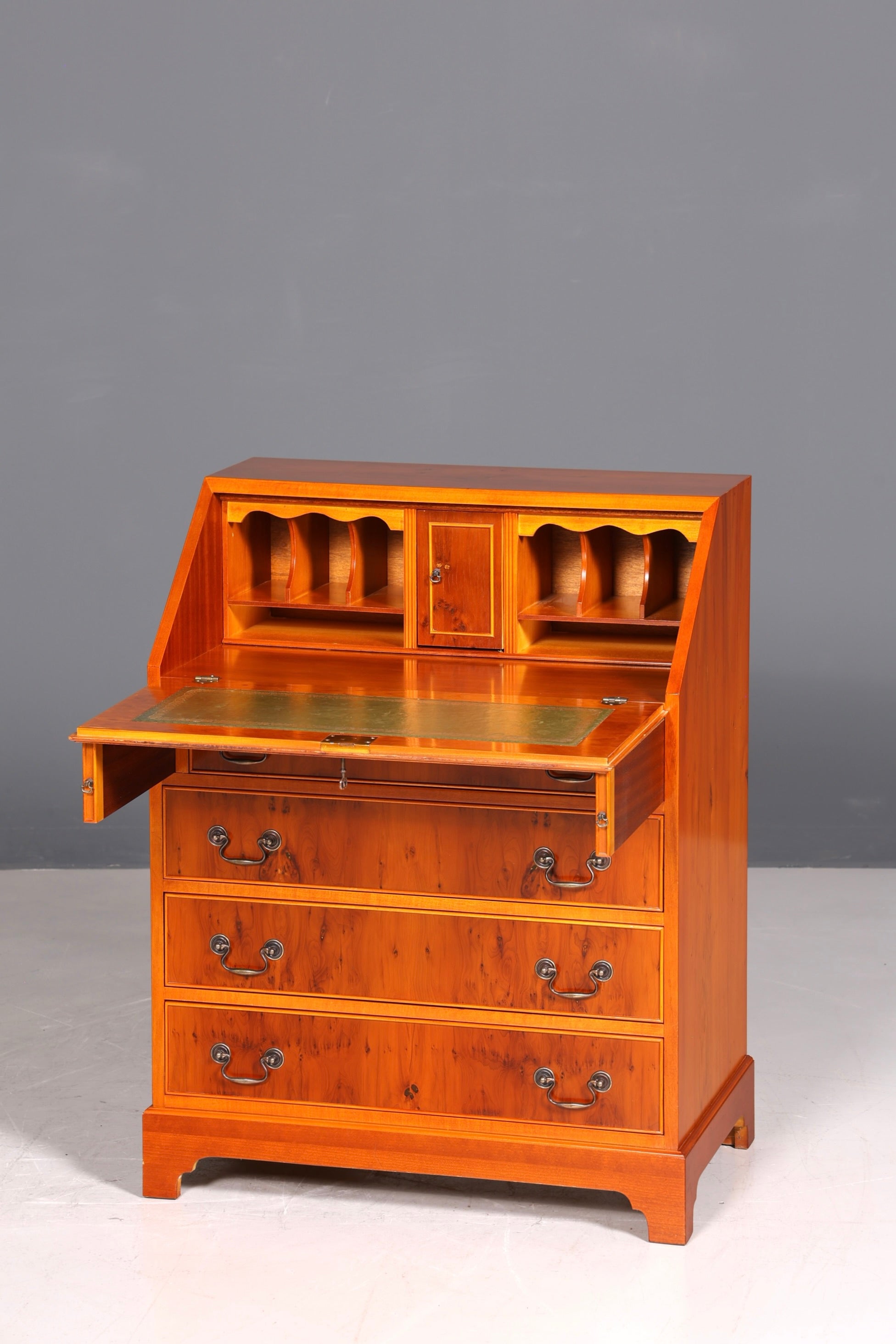 Wunderschöner Englischer Sekretär Eibe Schreibkommode Antik Stil Kommode UK Schreibtisch