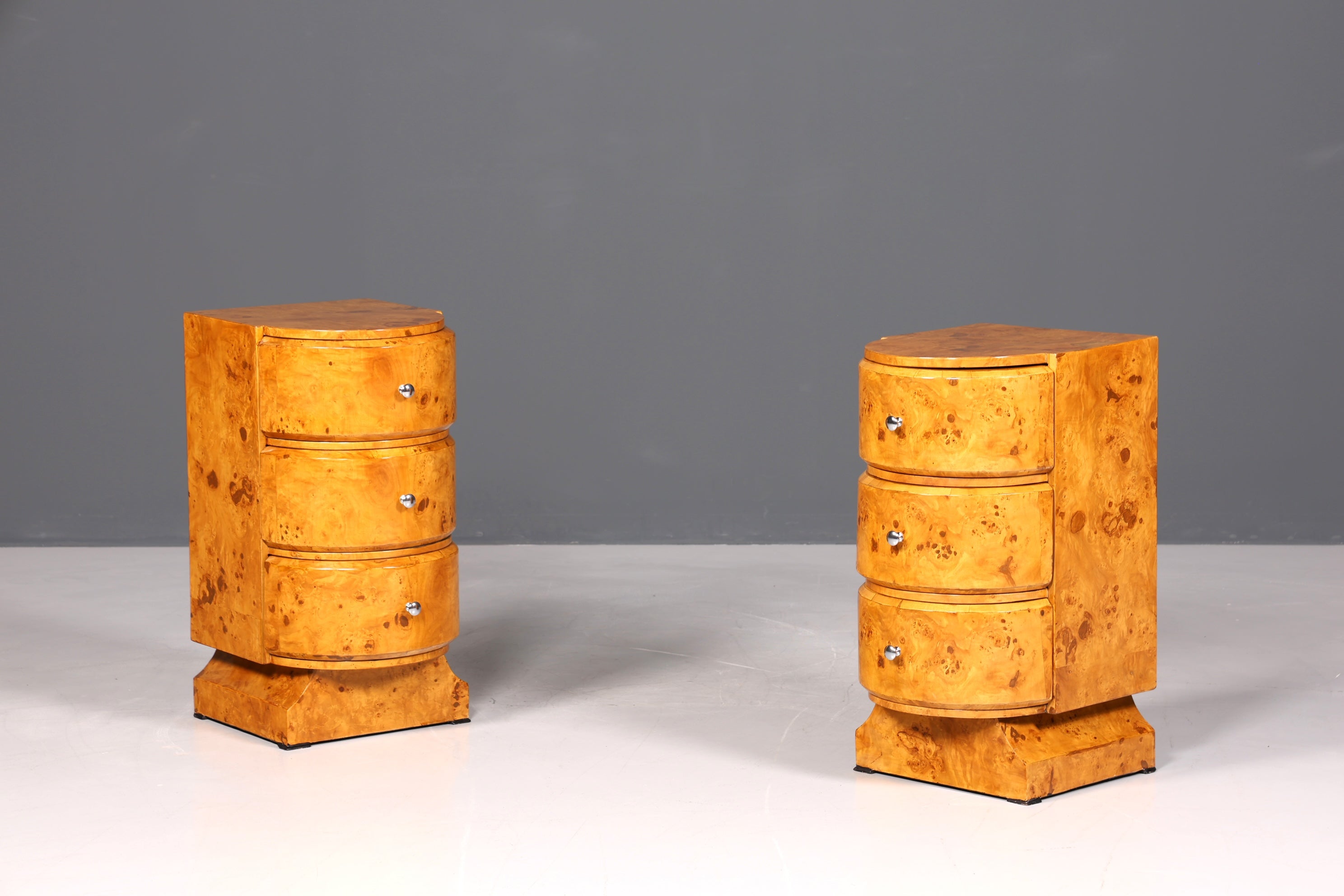 Zwei Exquisite Art Deco Stil Kommoden Schubladenkommoden - Einzigartige Möbelstücke für jeden Raum