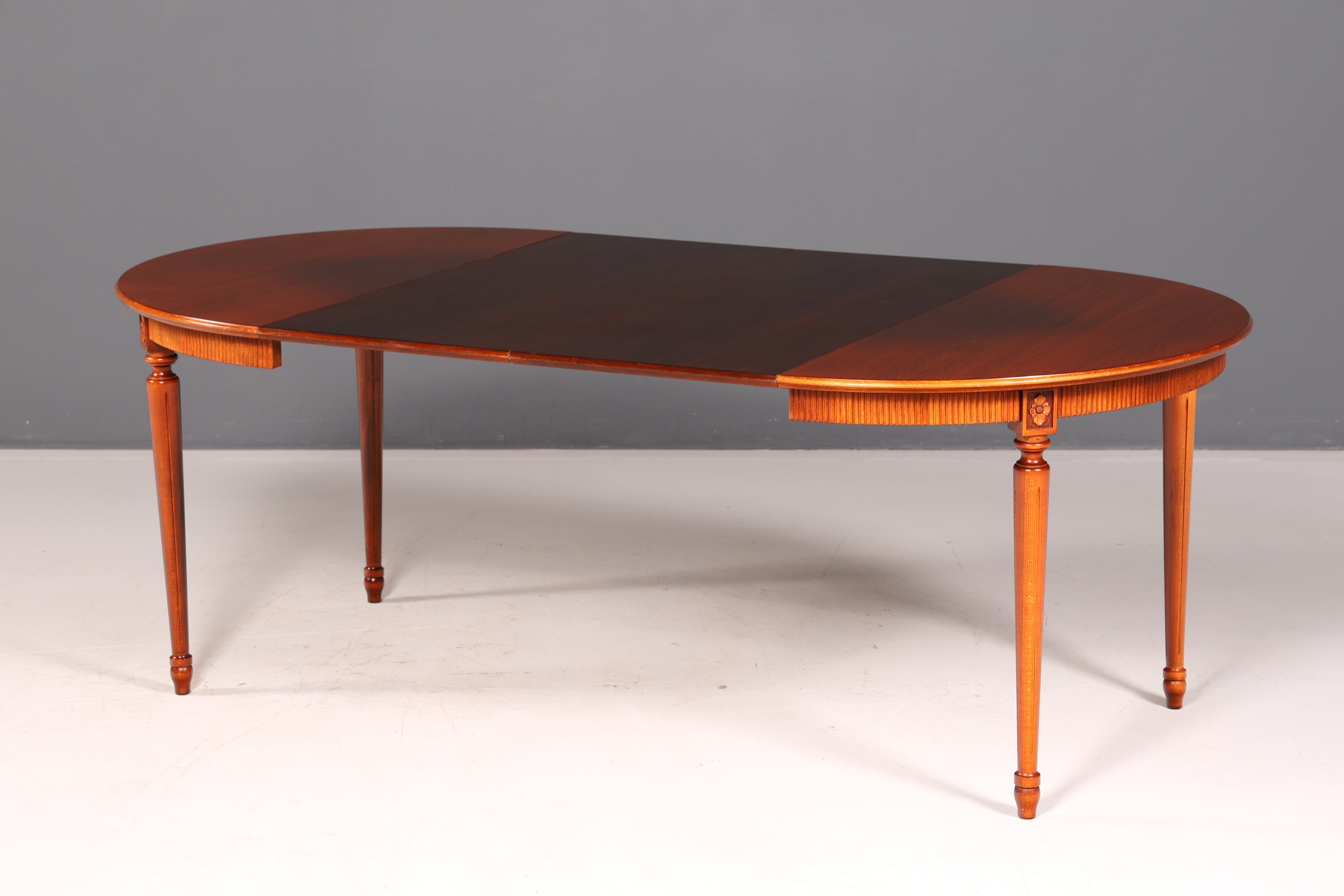 Wunderschöner Tisch im Gustavianischen Stil Küchentisch ausziehbar Esszimmer Tisch Rund Vintage