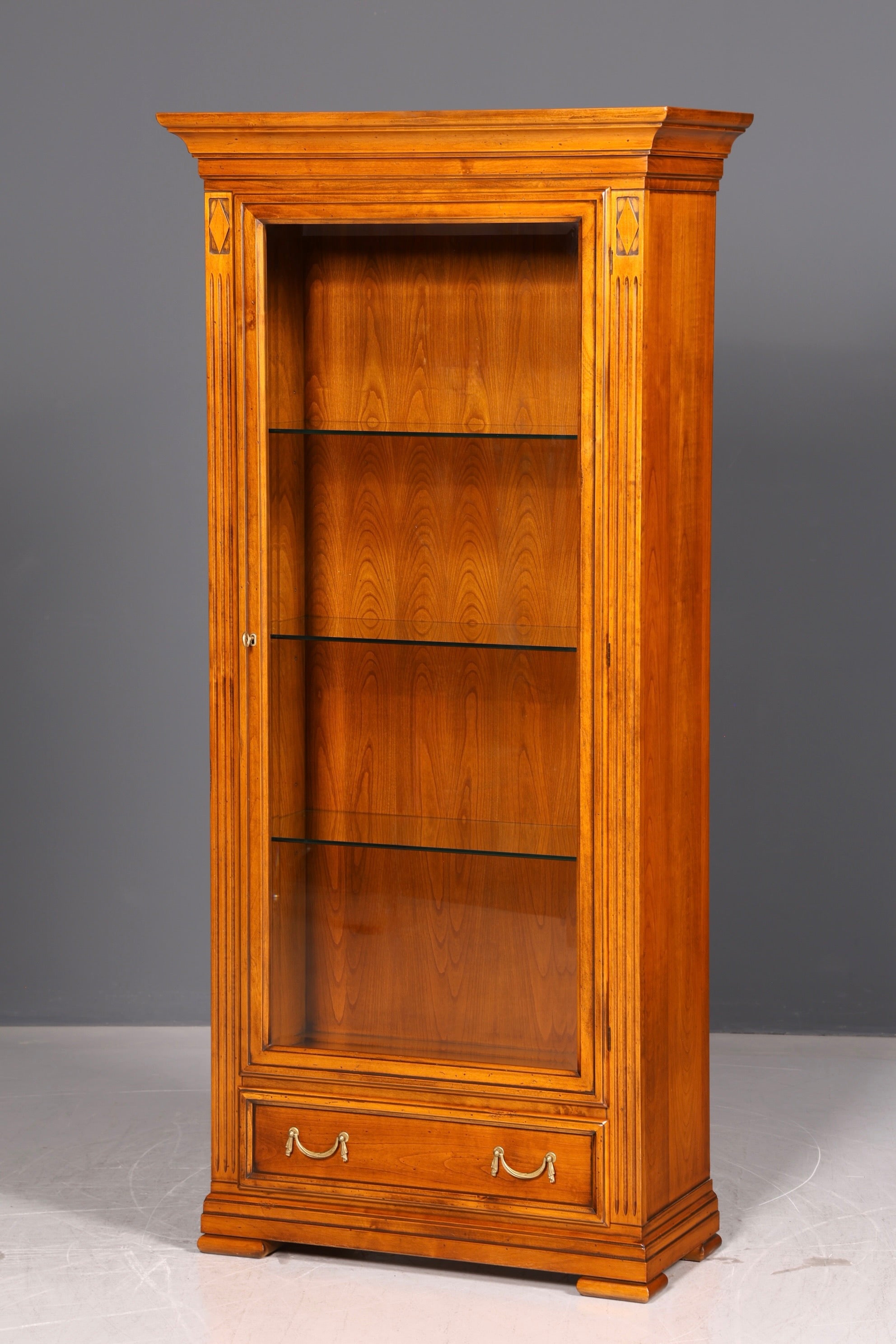 Traumhafte Original Selva Villa Borghese Vitrine Kirschholz Antik Stil Glasvitrine Geschirrschrank Italienische Möbel