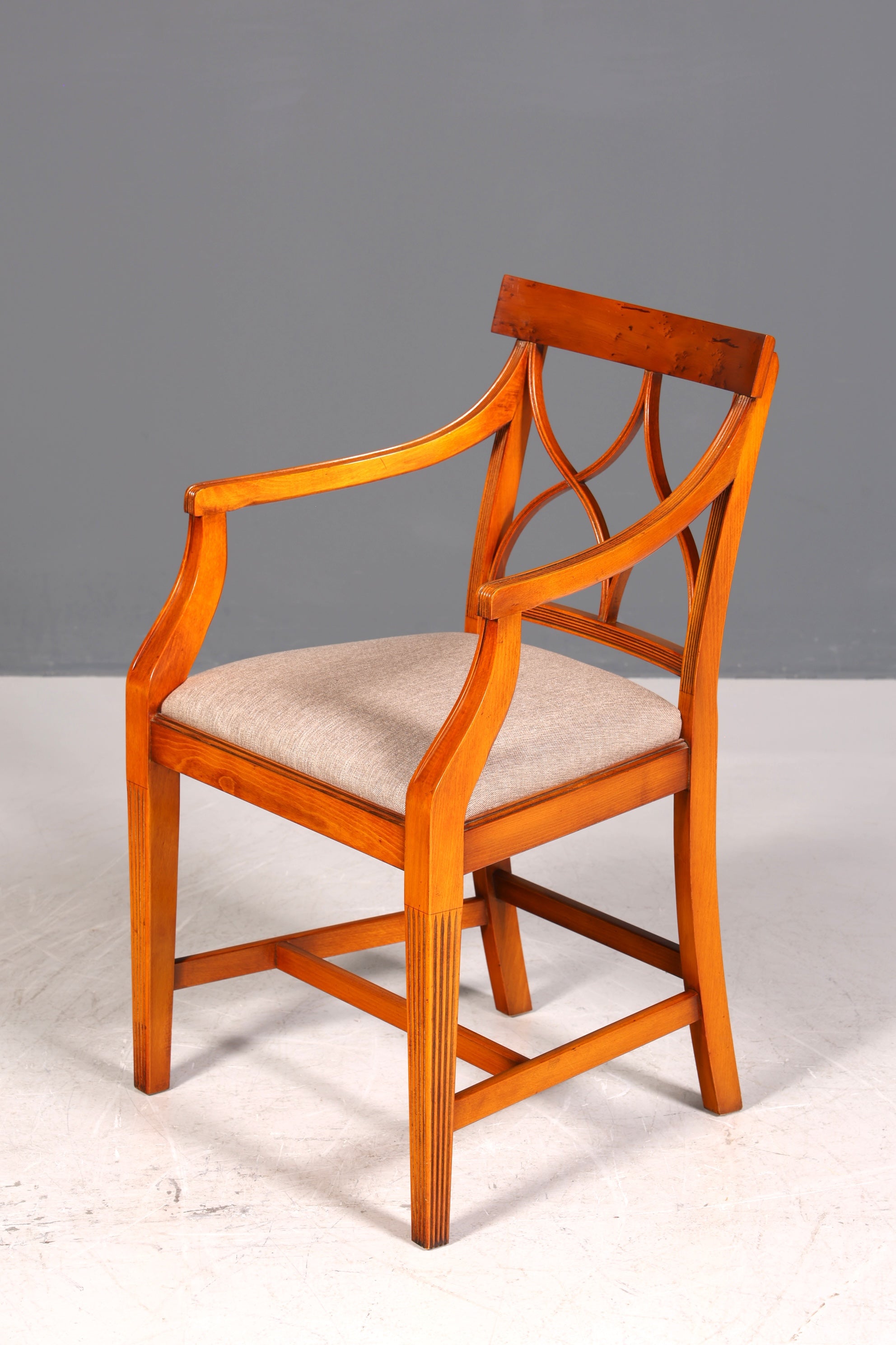 Wunderschöner Bevan Funell Stuhl Armlehnstuhl Englischer Eibe Reprodux Antik Sekretär Stuhl UK Polsterstuhl 2 von 2