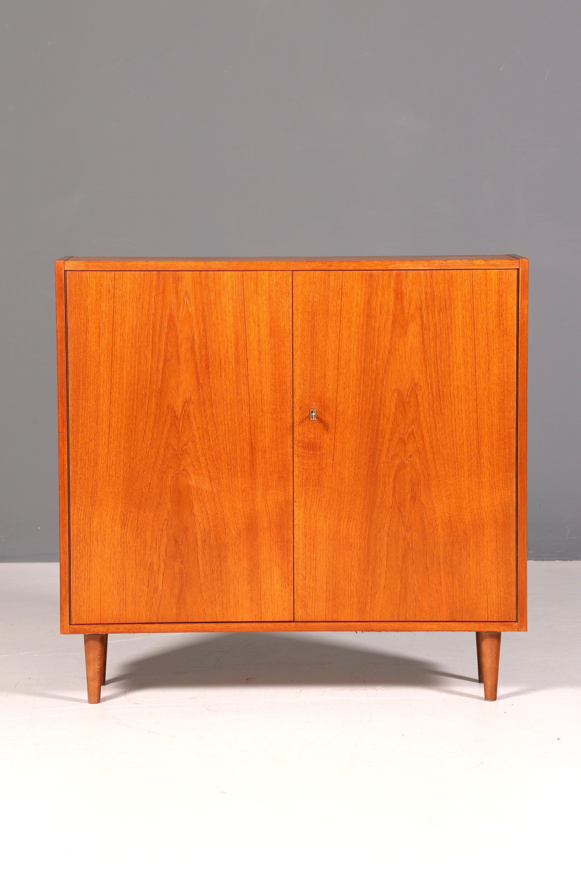 Wunderschöner Hellerau Schrank Mid Century Highboard Vintage Vertiko Kleiderschrank 60s