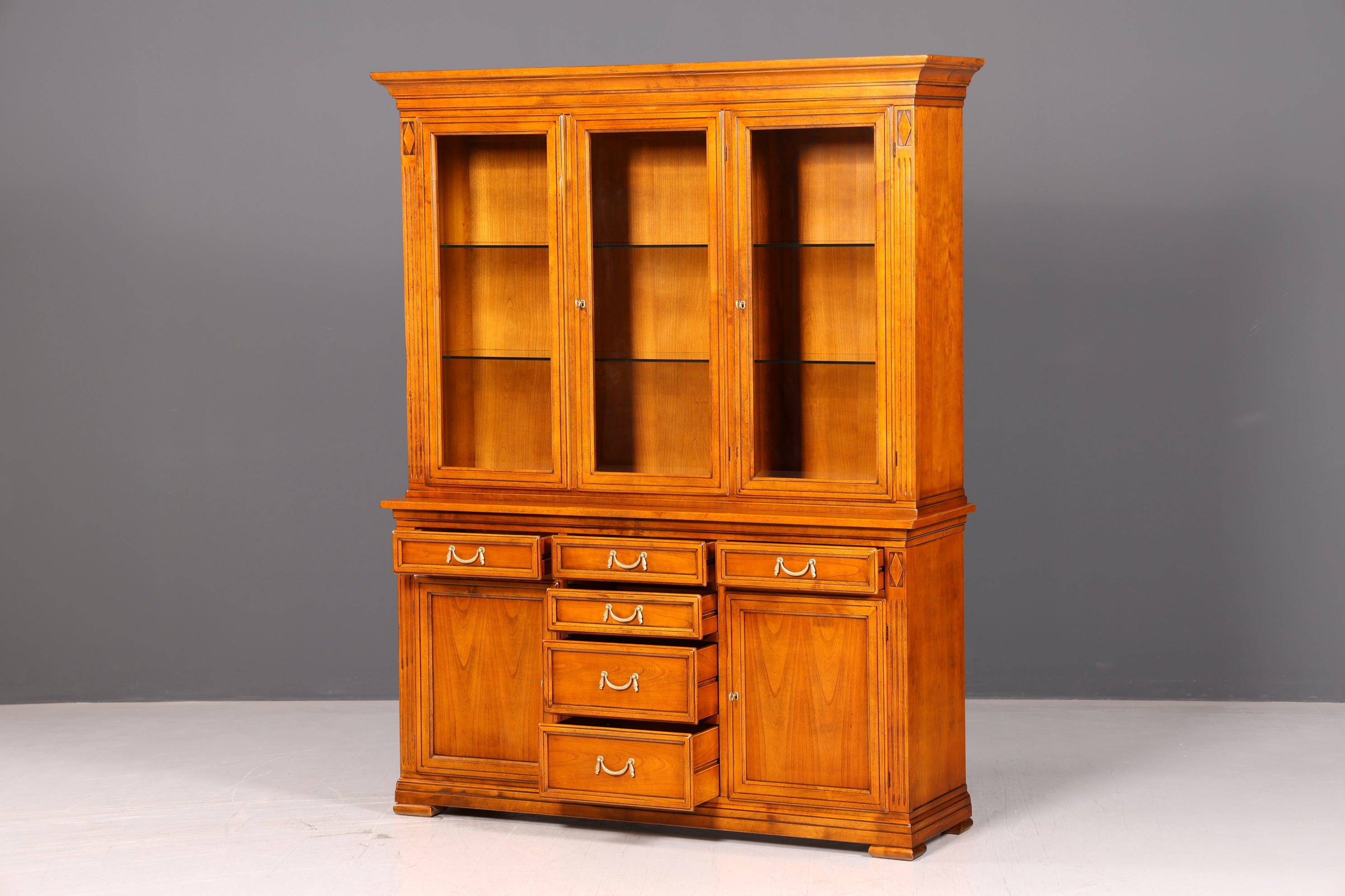 Wunderschöne Original Selva Vitrine Villa Borghese massiv Holz Buffet Schrank Bibliothek