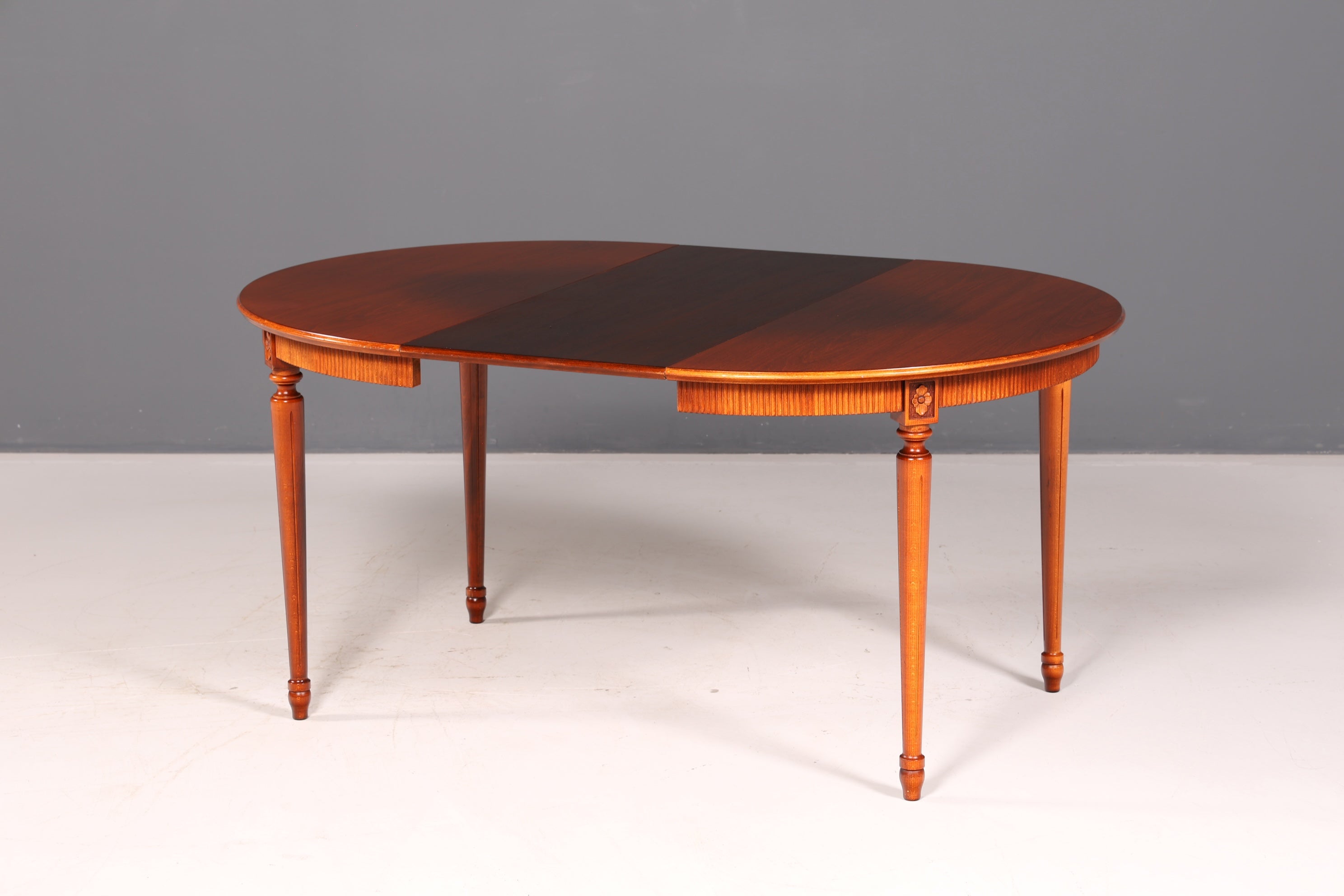 Wunderschöner Tisch im Gustavianischen Stil Küchentisch ausziehbar Esszimmer Tisch Rund Vintage