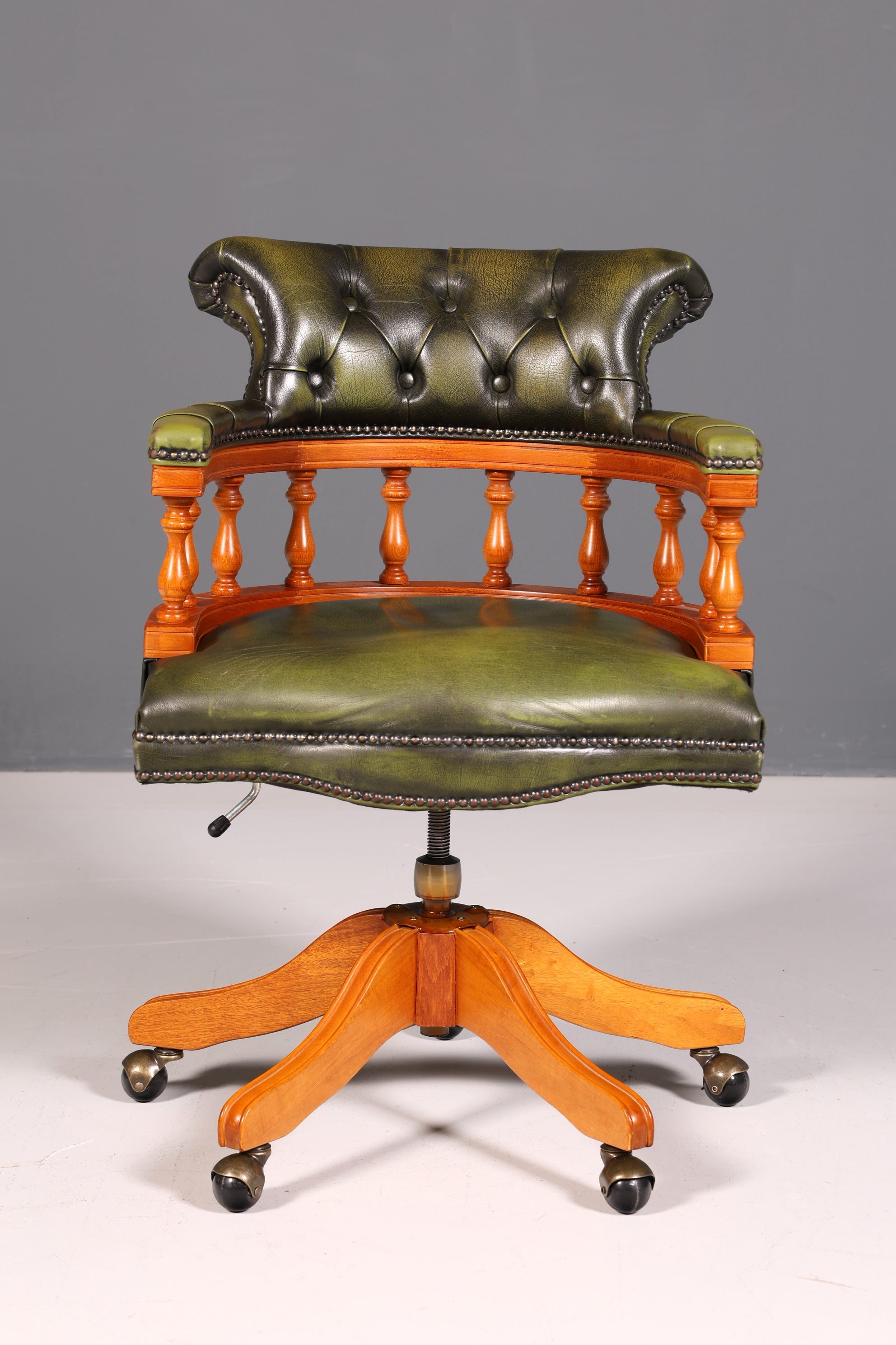 Original Chesterfield Centurion Captain Chair Englisch Grün Echt Leder Sessel Armlehnsessel