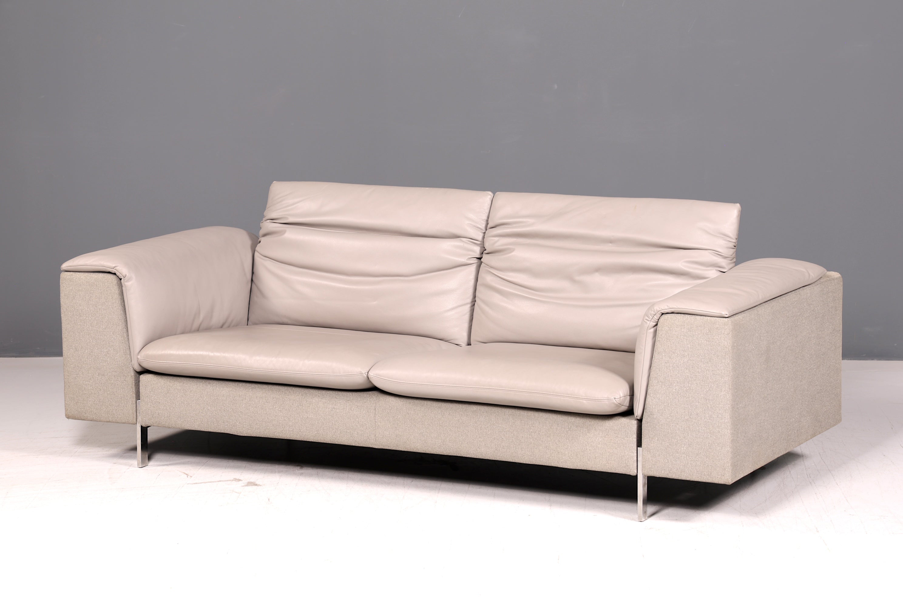 Wunderschönes Sofa der Marke Ligne Roset Grau Echtleder & Stoff Couch Designer Sofa Wohnzimmer