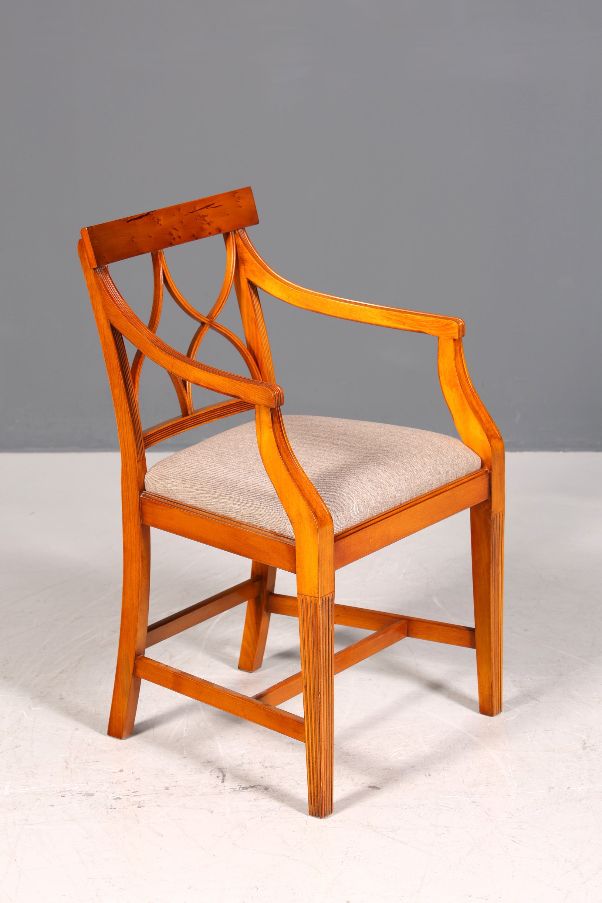 Wunderschöner Bevan Funell Stuhl Armlehnstuhl Englischer Eibe Reprodux Antik Sekretär Stuhl UK Polsterstuhl 1 von 2