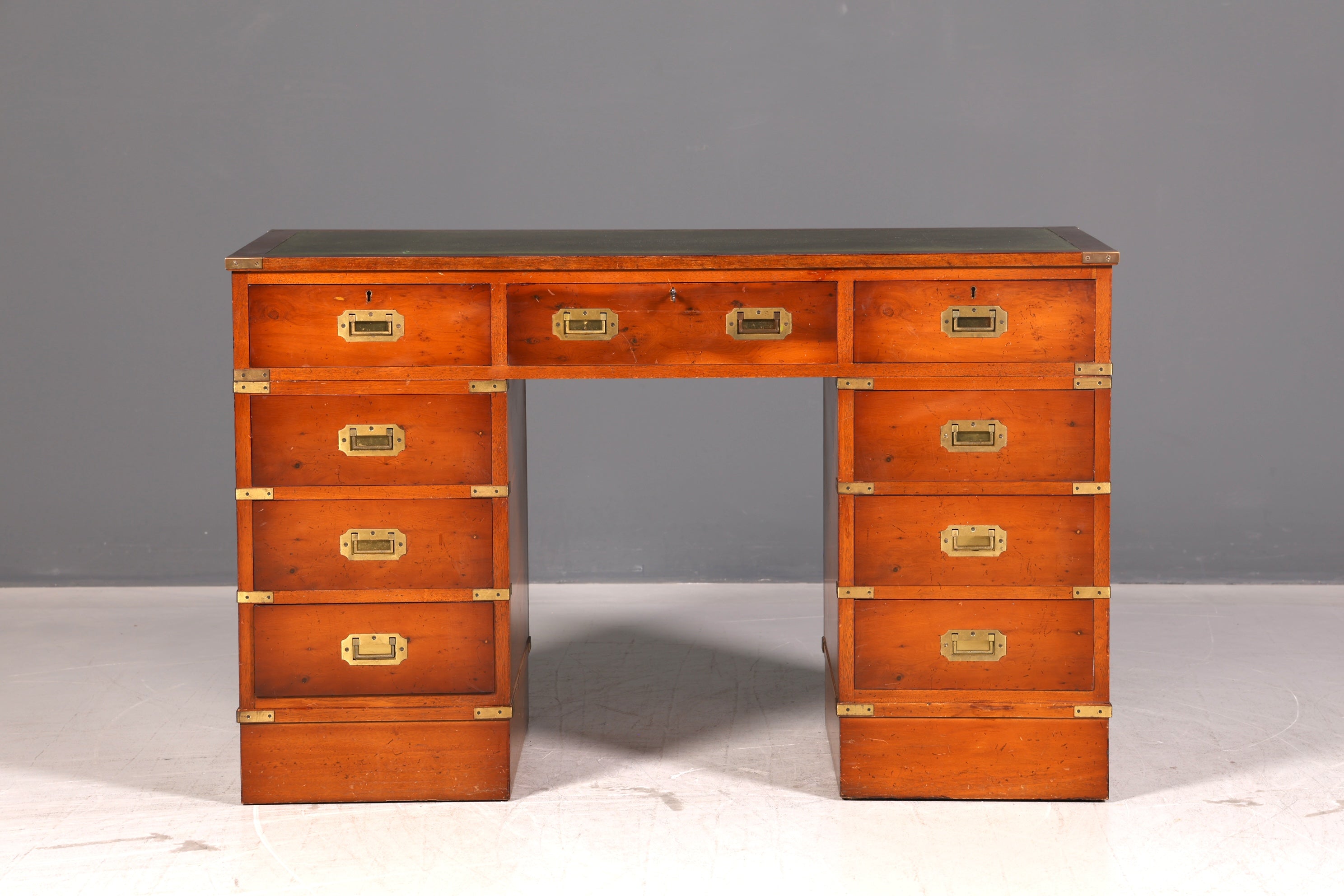 Edler Englischer Schreibtisch Military Chest Echt Lederauflage Bürotisch Office Table Maritim Antik Vintage