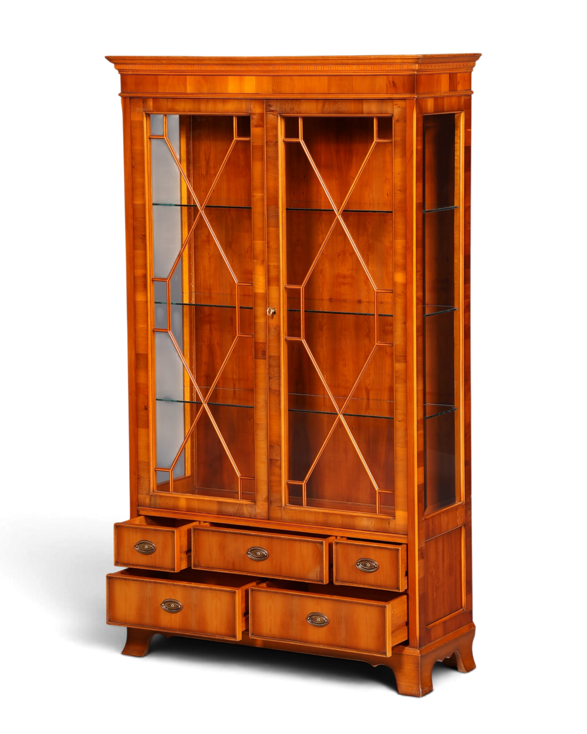 Hauptstadt Möblerei Heldense Vitrine aus englischer Eibe mit Glasfront, Innenbeleuchtung und Schubladen im Antik-Stil