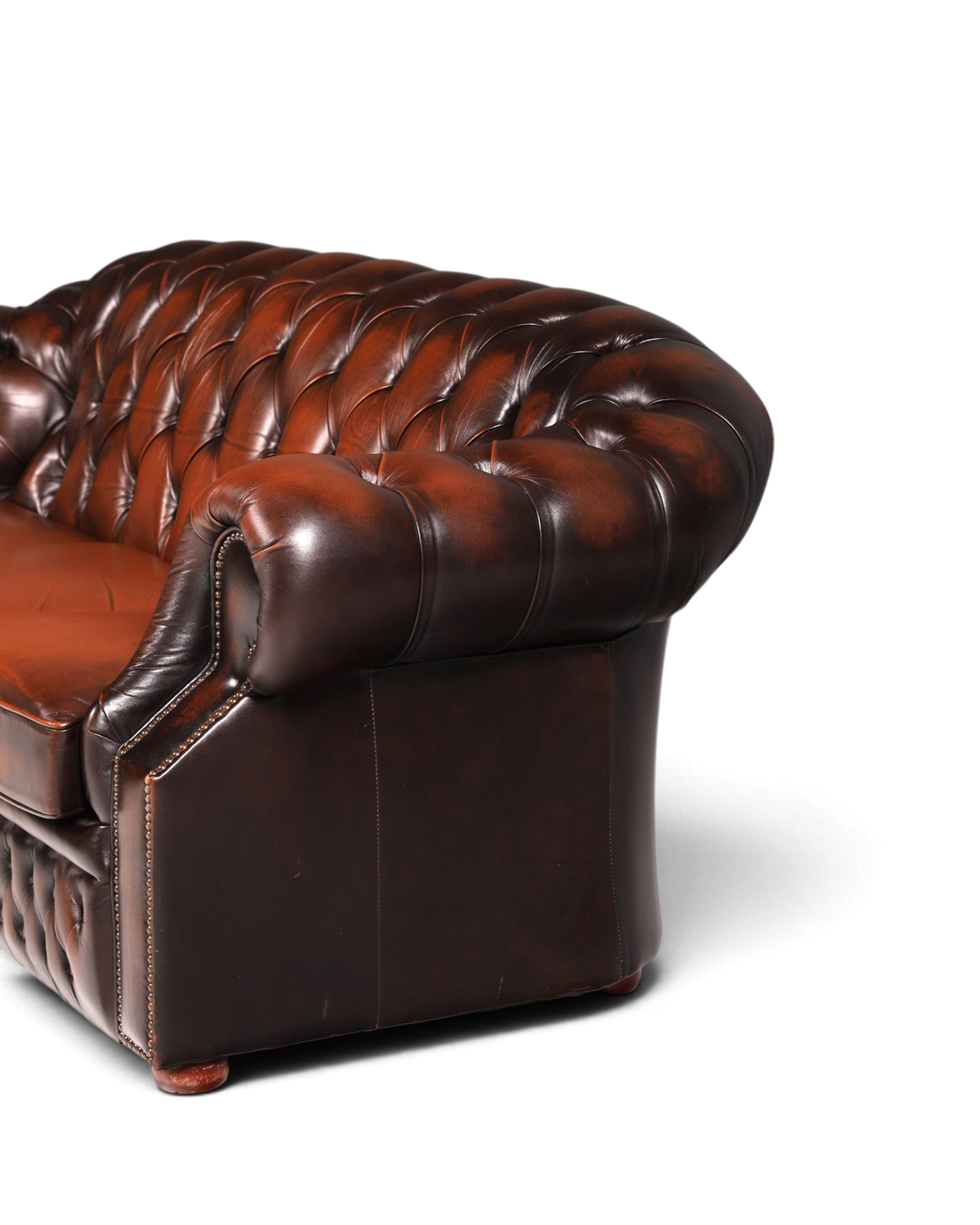 Hauptstadt Möblerei Chesterfield Centurion 3-Sitzer Sofa aus braunem Echtleder mit klassischer Knopfheftung