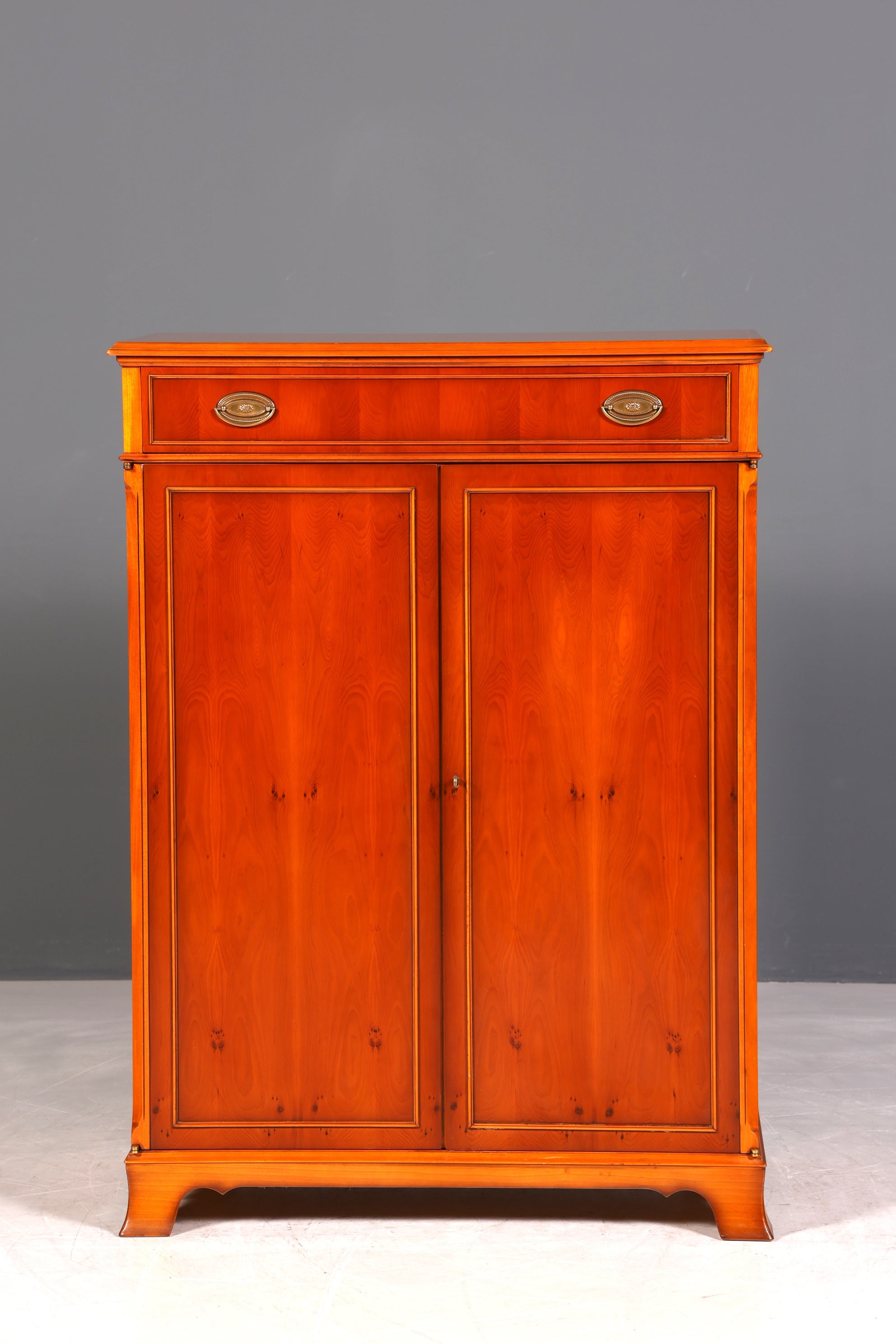 F961 Finish cm Traumhafter Original Heldense Schrank Englische Eibe Sideboard echt Holz Antik 60s