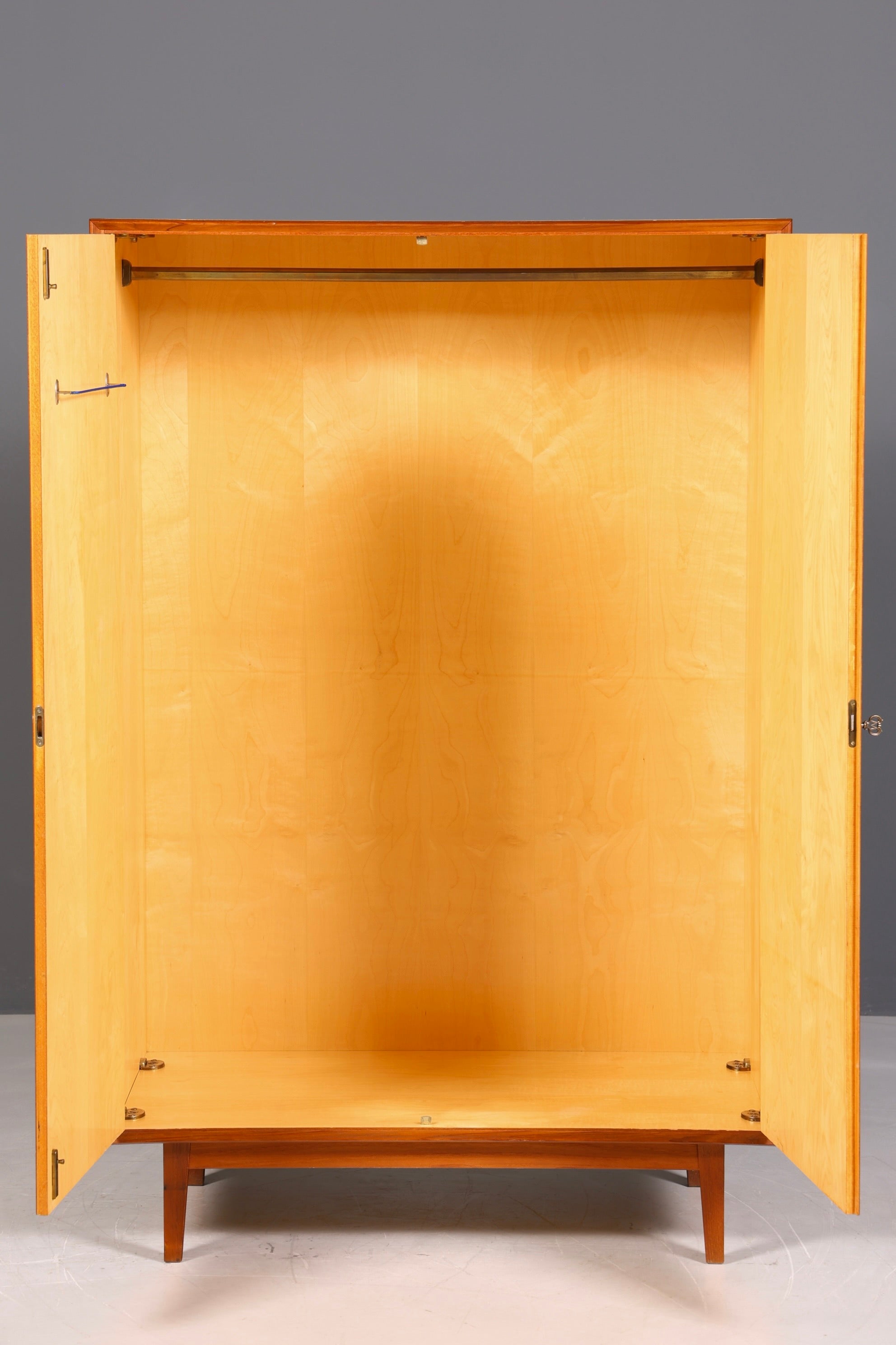 Traumhafter Mid Century Kleiderschrank Danish Design Teak Holz Vintage Schrank Retro Wäscheschrank