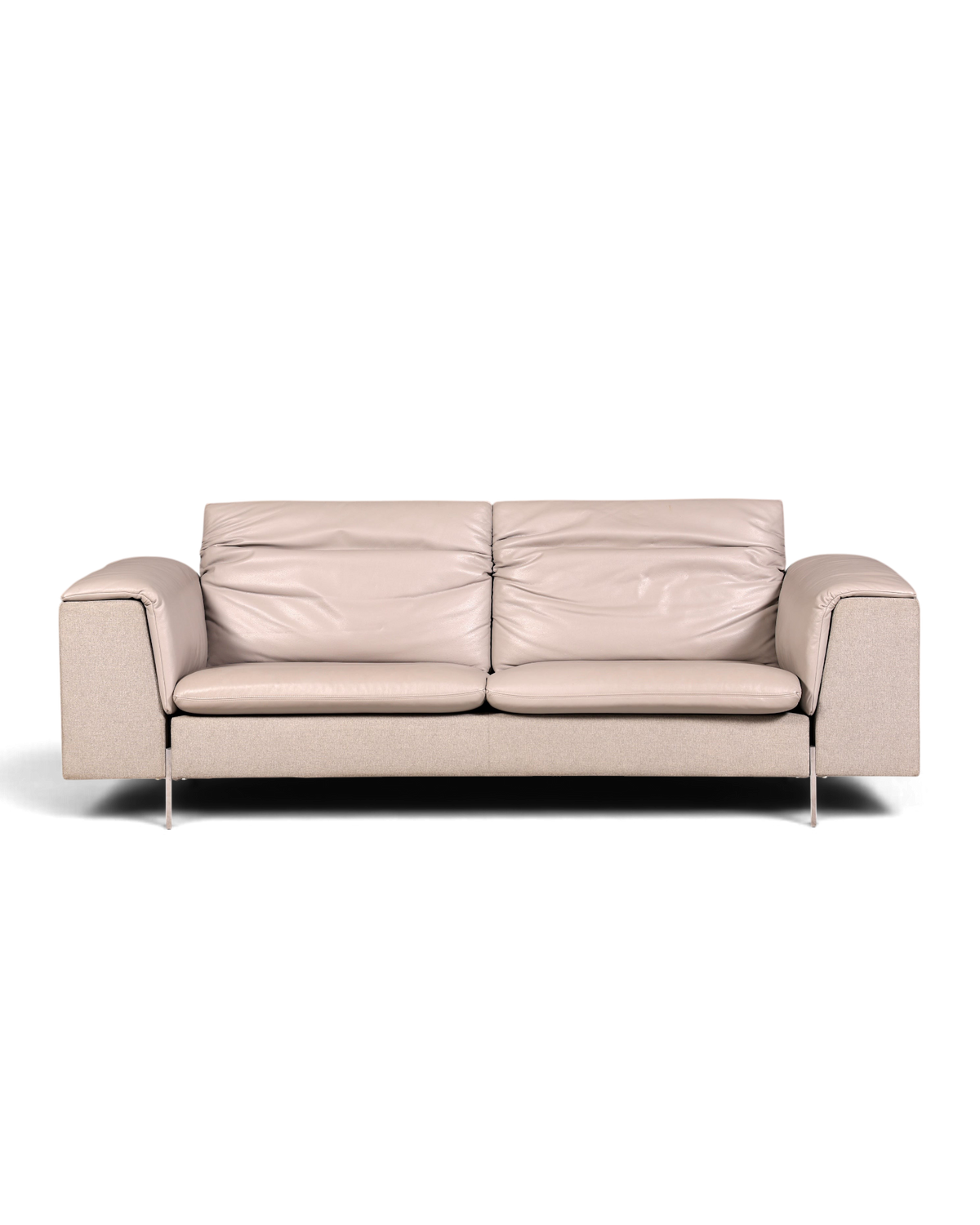 Hauptstadt Möblerei Ligne Roset tasarım gri deri ve kumaş kombinasyonlu modern 2-3 kişilik lüks salon koltuğu