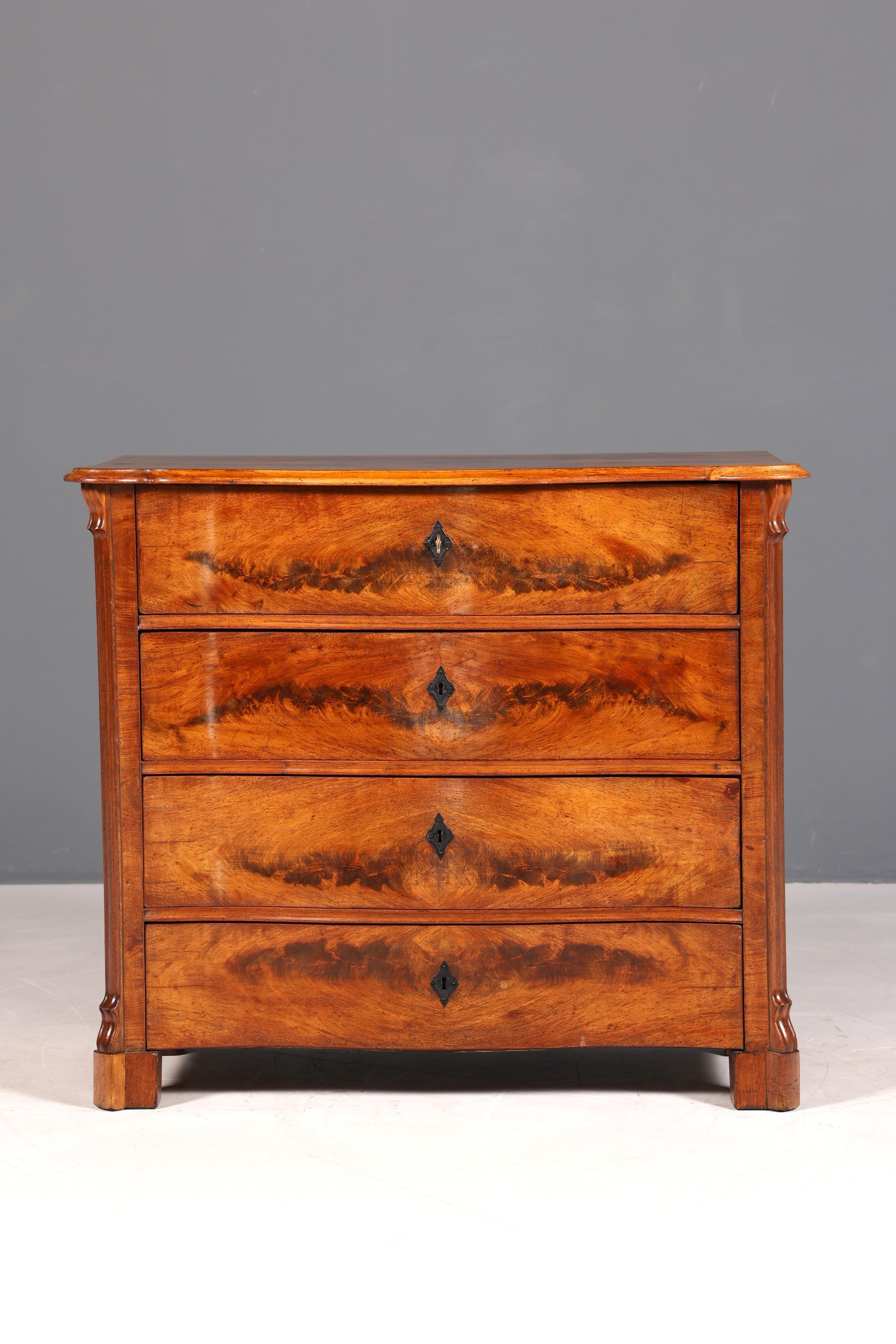 Stilvolle Louis Philippe Kommode Nussbaum Gründerzeit Schubladenkommode um 1890