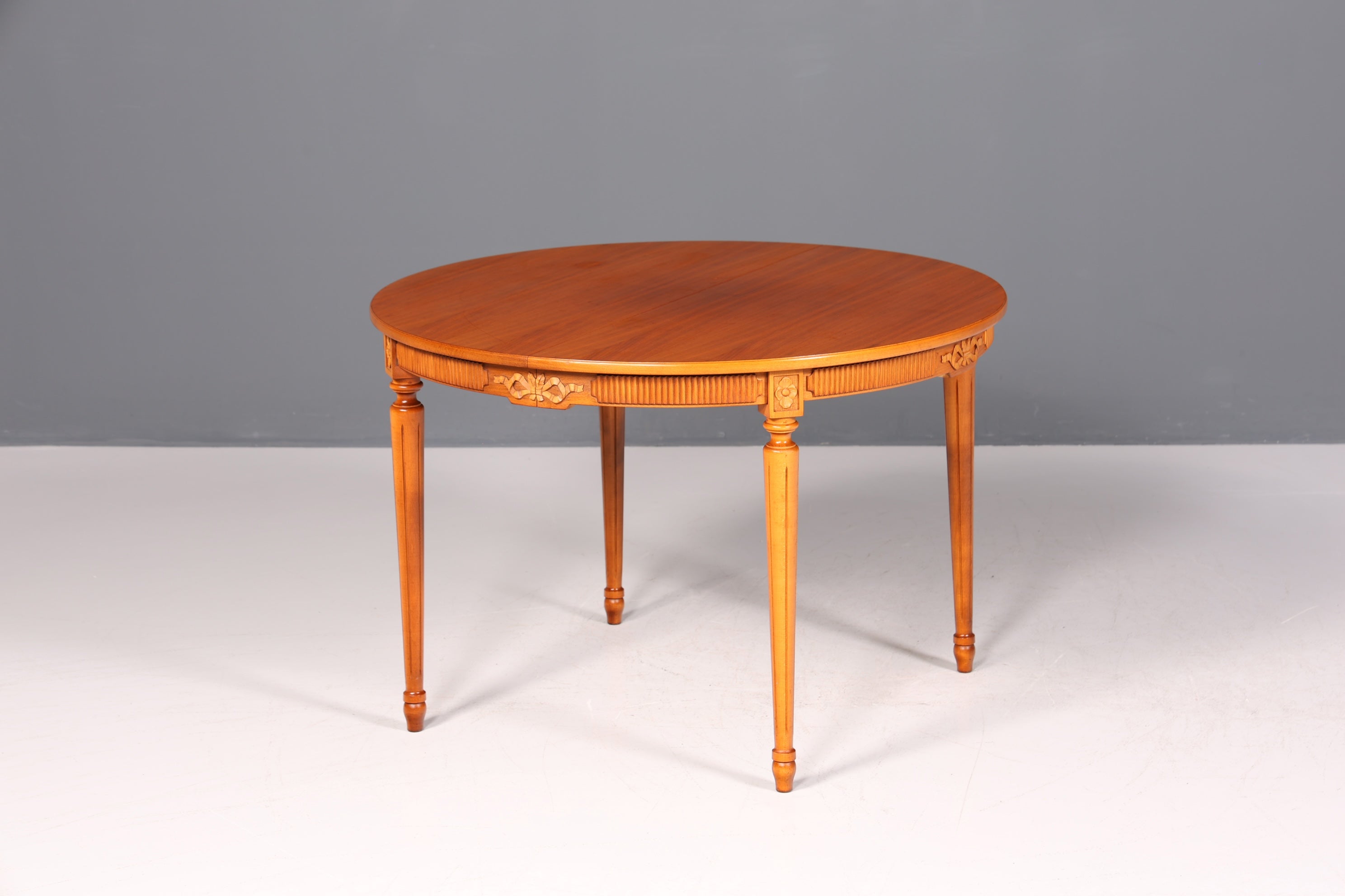 Wunderschöner Tisch im Gustavianischer Stil Küchentisch ausziehbar Antik Stil Eibe Esszimmer Tisch