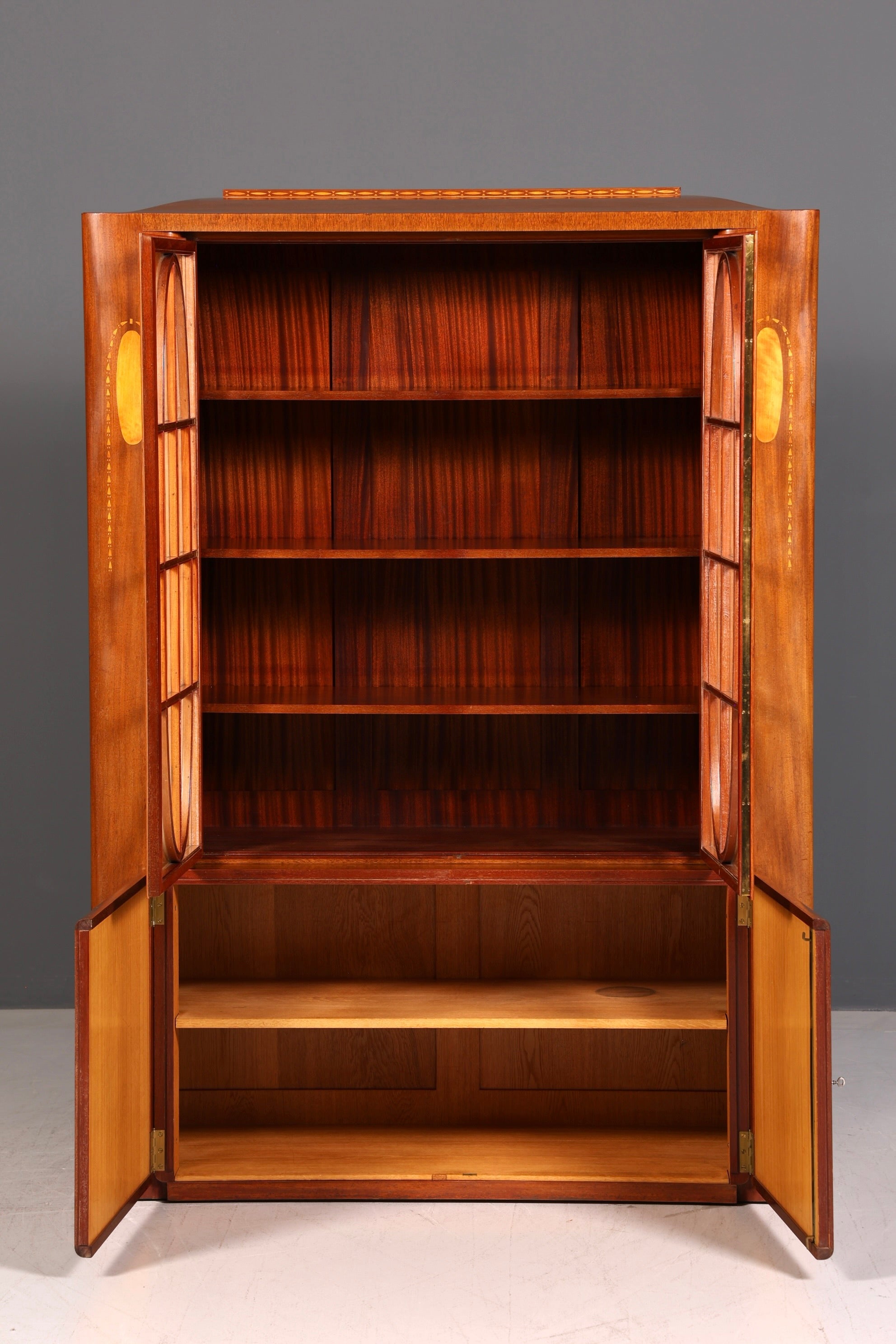 Seltene Original Jugendstil Vitrine Nussbaum massiv Holz Art Deco Antik Schrank Bücherschrank Glasvitrine Vintage
