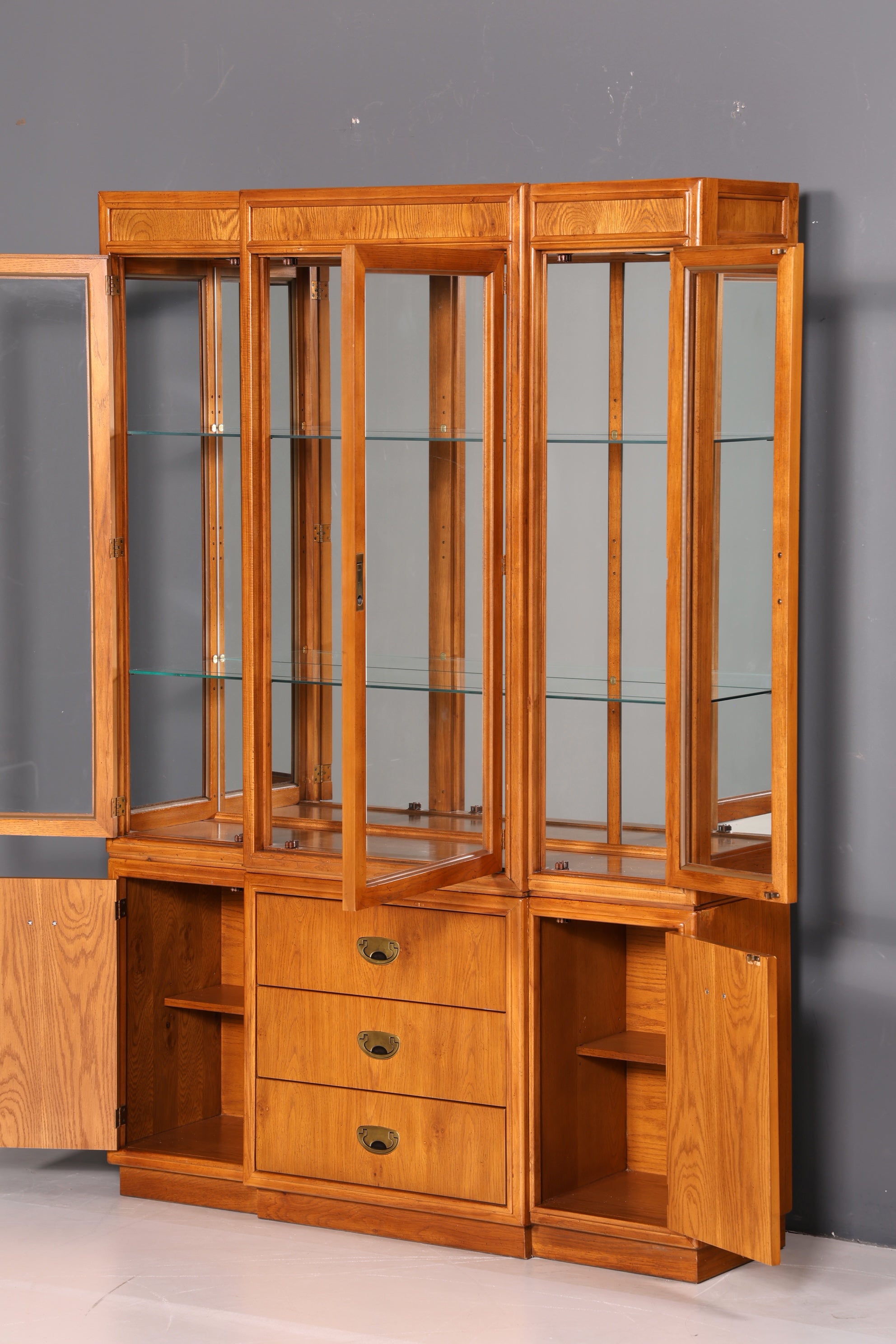 Edler Original Drexel Heritage Vitrine Bücherschrank Art Deco USA Antik Schrank Buffet Regal Glasvitrine Vintage Holz