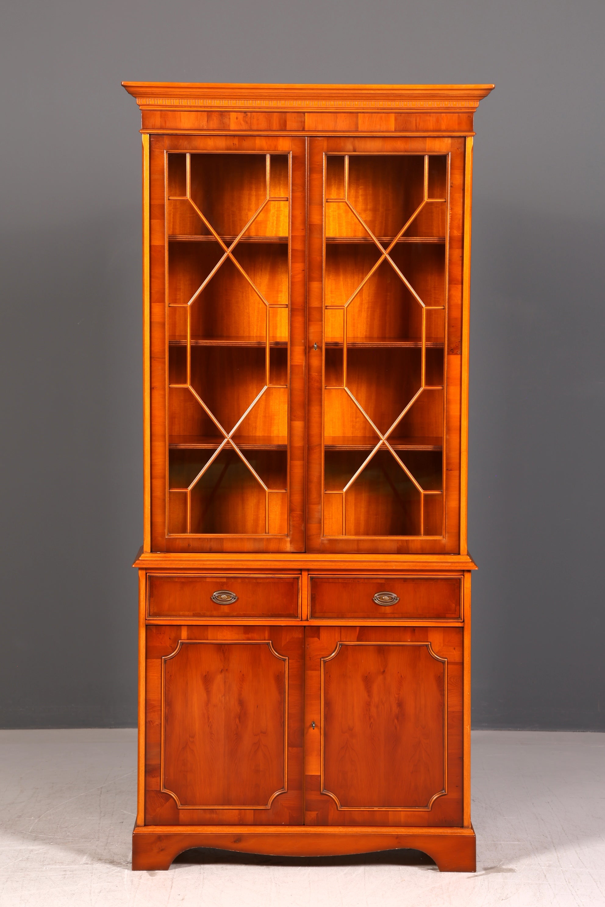 Wunderschöne Original Heldense Vitrine Eibe Bücherschrank Glasvitrine Buffet Schrank
