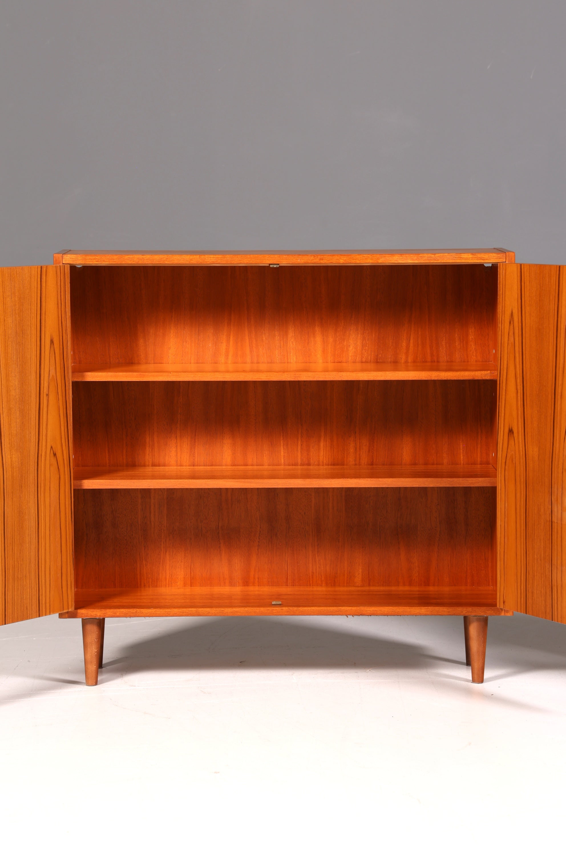 Wunderschöner Hellerau Schrank Mid Century Highboard Vintage Vertiko Kleiderschrank 60s