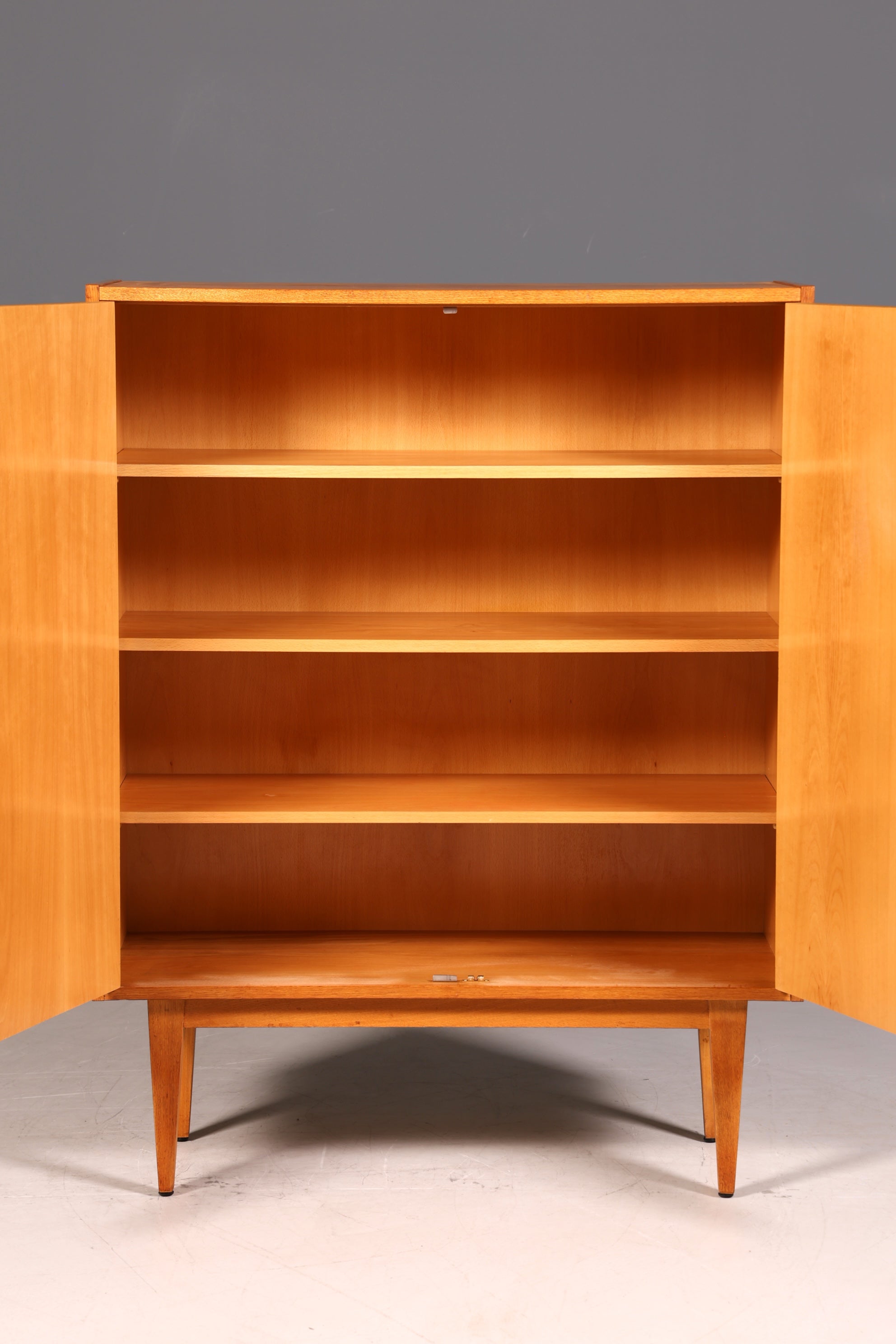 G578 Finish Wunderschöner Mid Century Schrank 60er Jahre Wäscheschrank Aktenschrank Kommode (Kopie 2)
