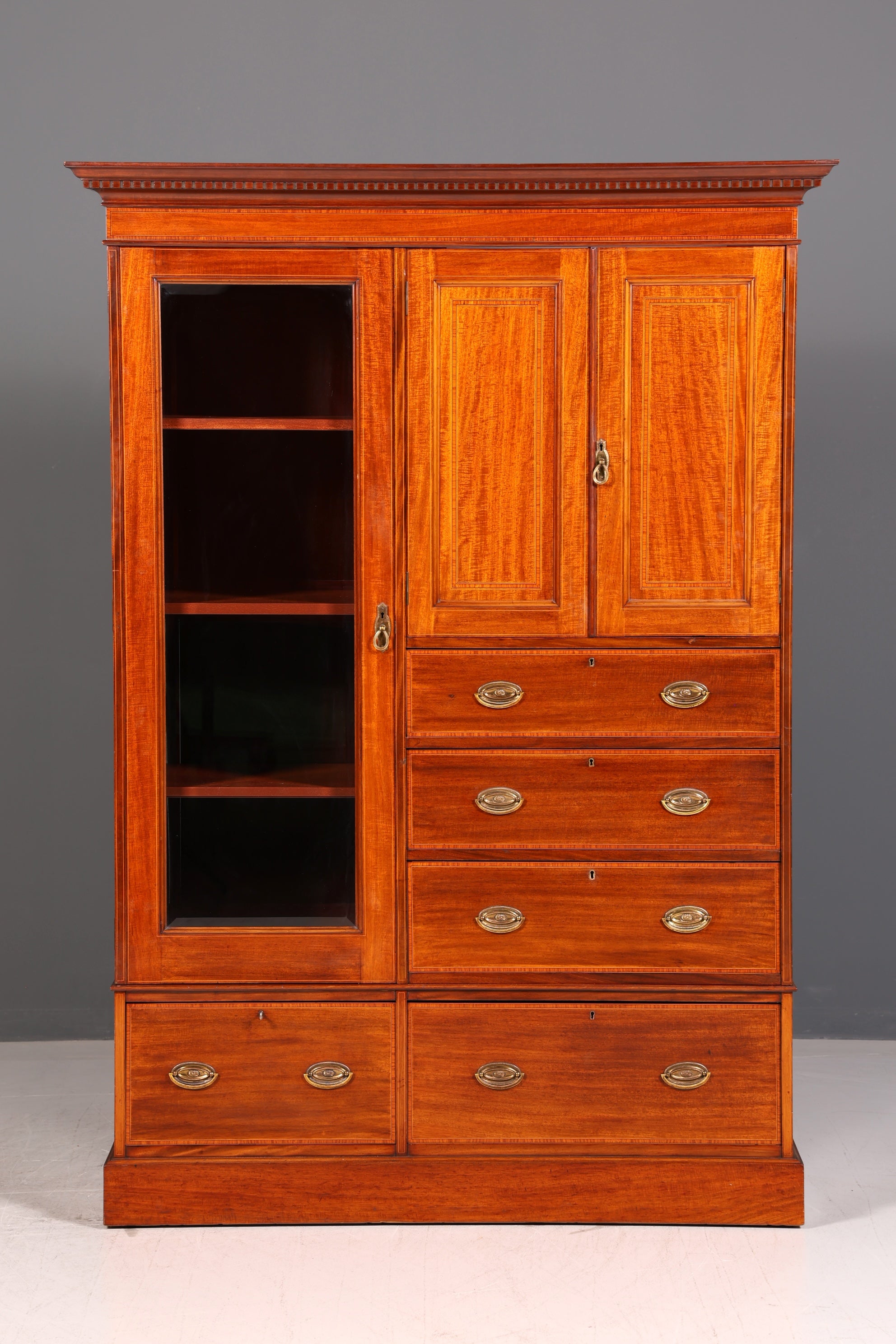 Beeindruckender Antiker Englischer Vitrine Kleiderschrank Wäscheschrank Dielenschrank Schrank Vintage