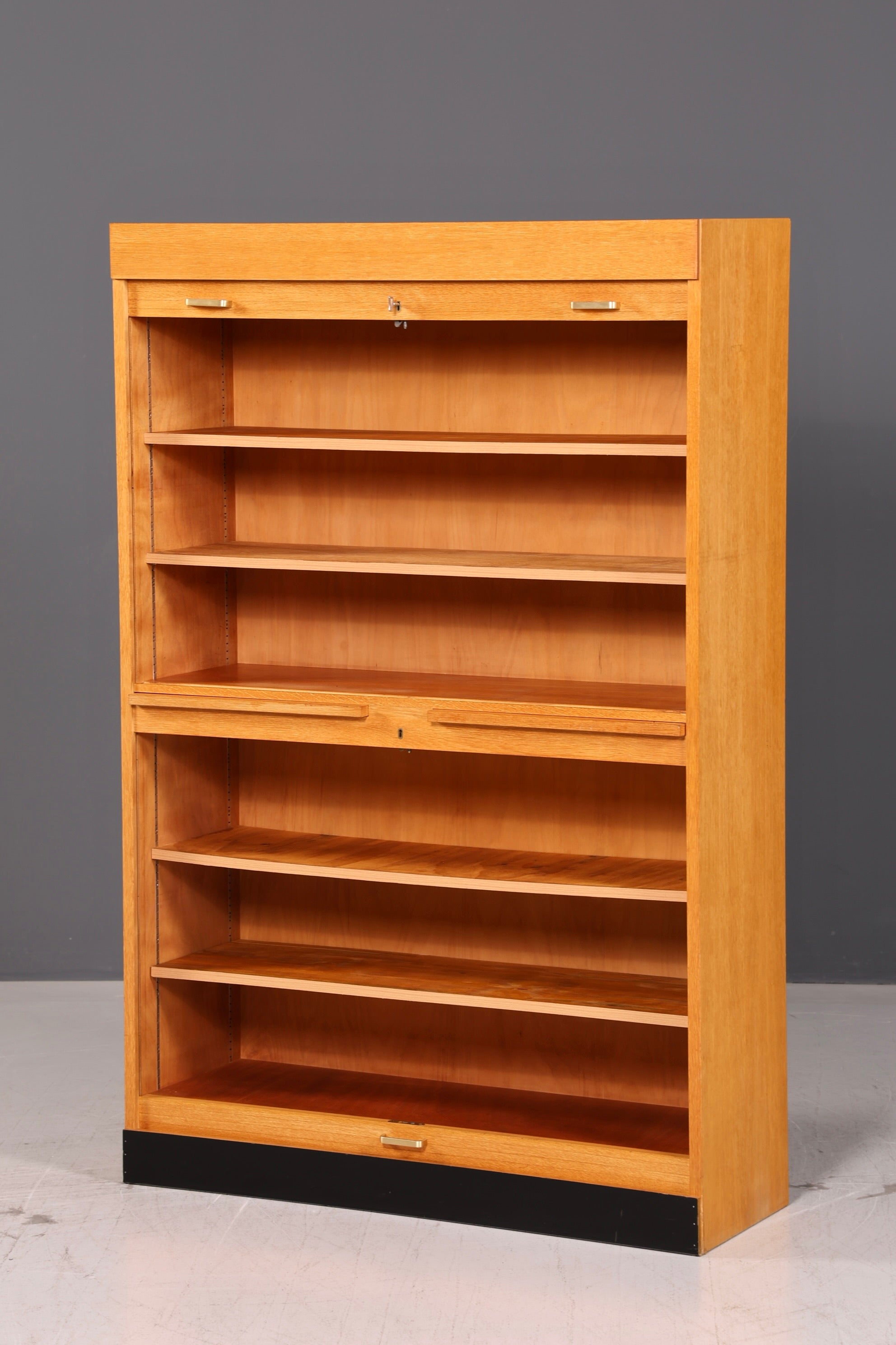 Schlichter Rollladenschrank Bauhaus Apothekerschrank Aktenschrank Büro Art Deco Schrank Massivholz Vintage