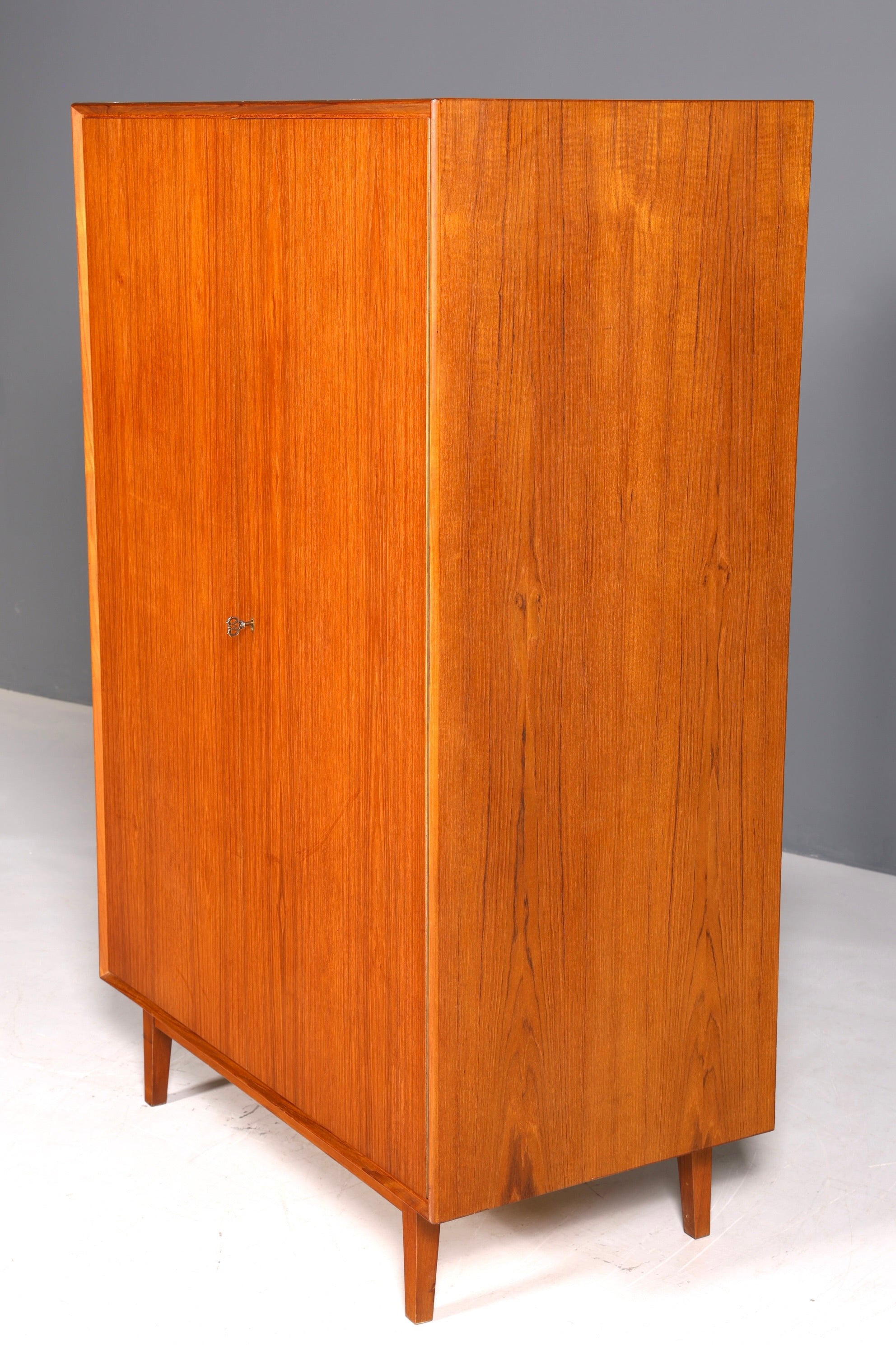 Traumhafter Mid Century Kleiderschrank Danish Design Teak Holz Vintage Schrank Retro Wäscheschrank