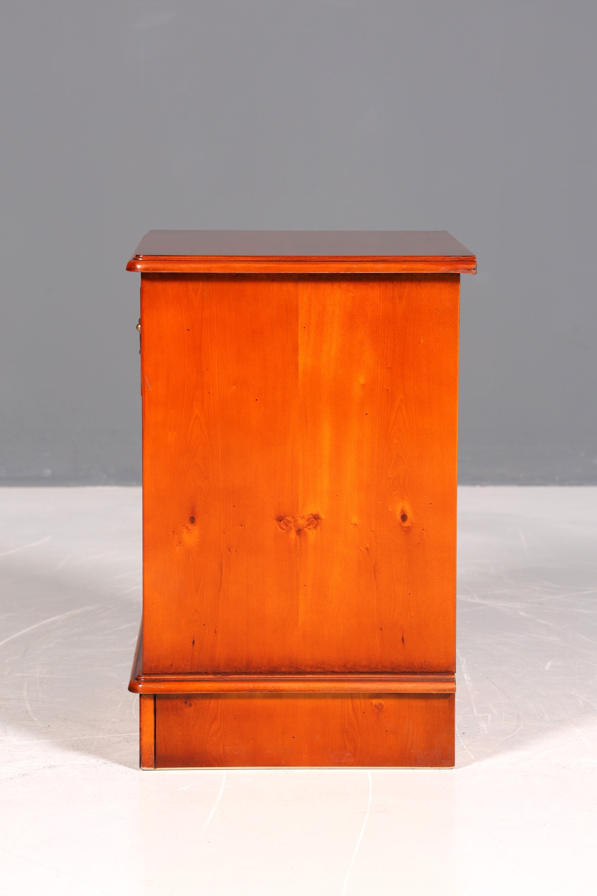 Wunderschöne Englische Kommode Eibe echt Holz Nachttisch Telefontisch Beistelltisch Ablagetisch