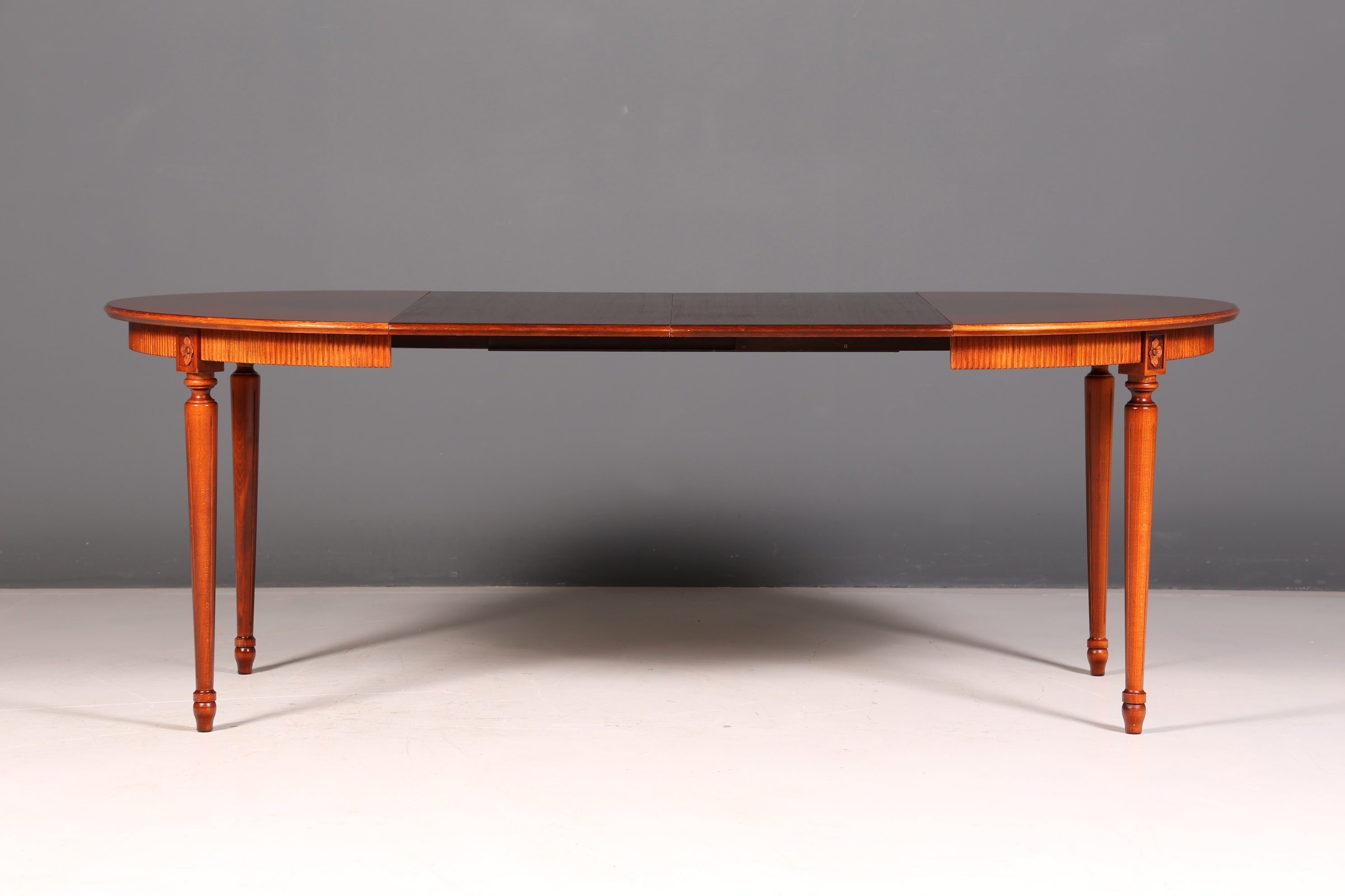 Wunderschöner Tisch im Gustavianischen Stil Küchentisch ausziehbar Esszimmer Tisch Rund Vintage
