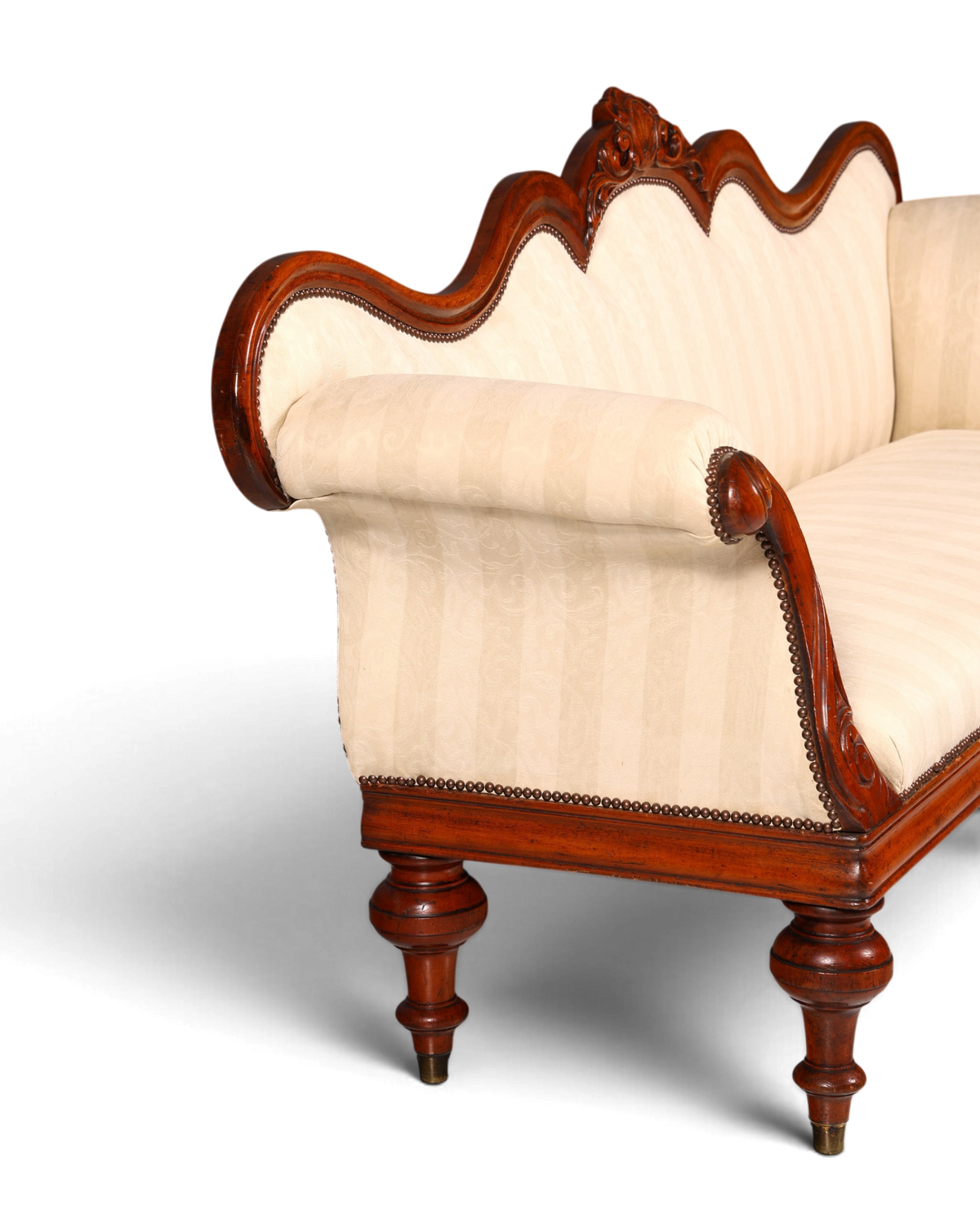 Hauptstadt Möblerei antikes Biedermeier Sofa mit cremefarbenem Streifenbezug und geschnitztem Holzrahmen