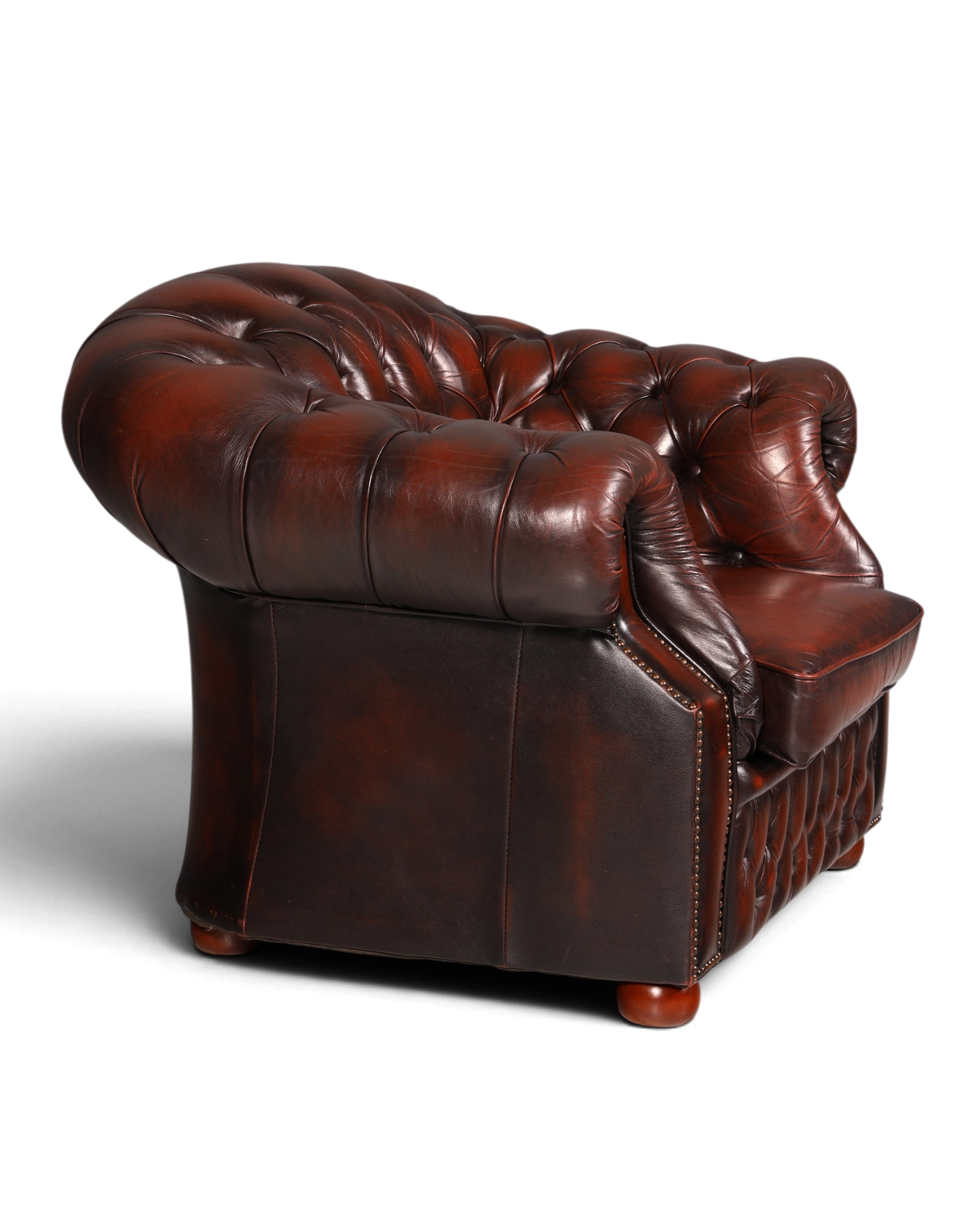 Hauptstadt Möblerei Chesterfield Centurion Sessel aus braunem Echtleder mit klassischer Knopfheftung und Armlehnen