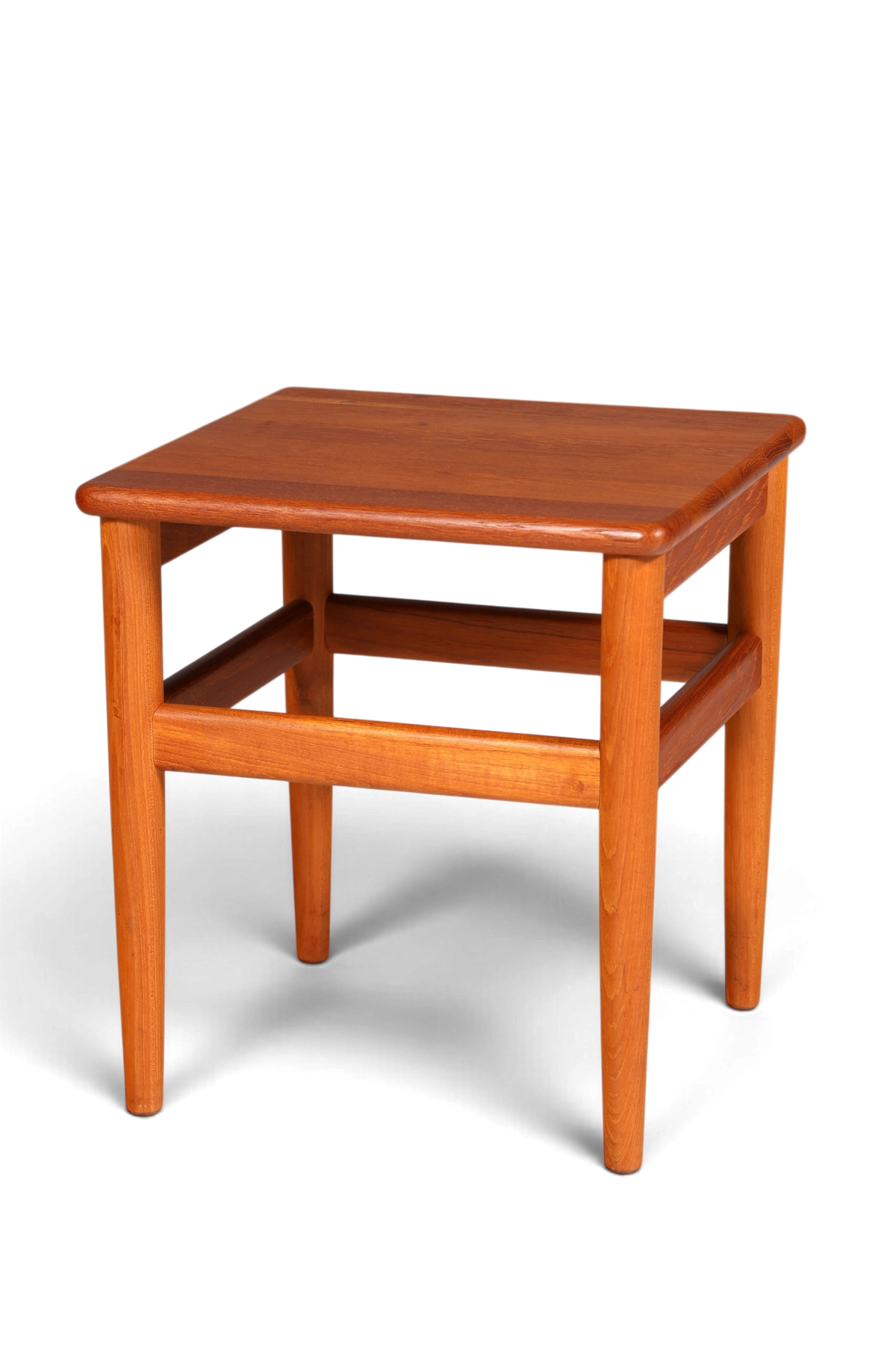 Hauptstadt Möblerei Mid-Century Beistelltisch aus massivem Teakholz im dänischen Design mit quadratischer Tischplatte