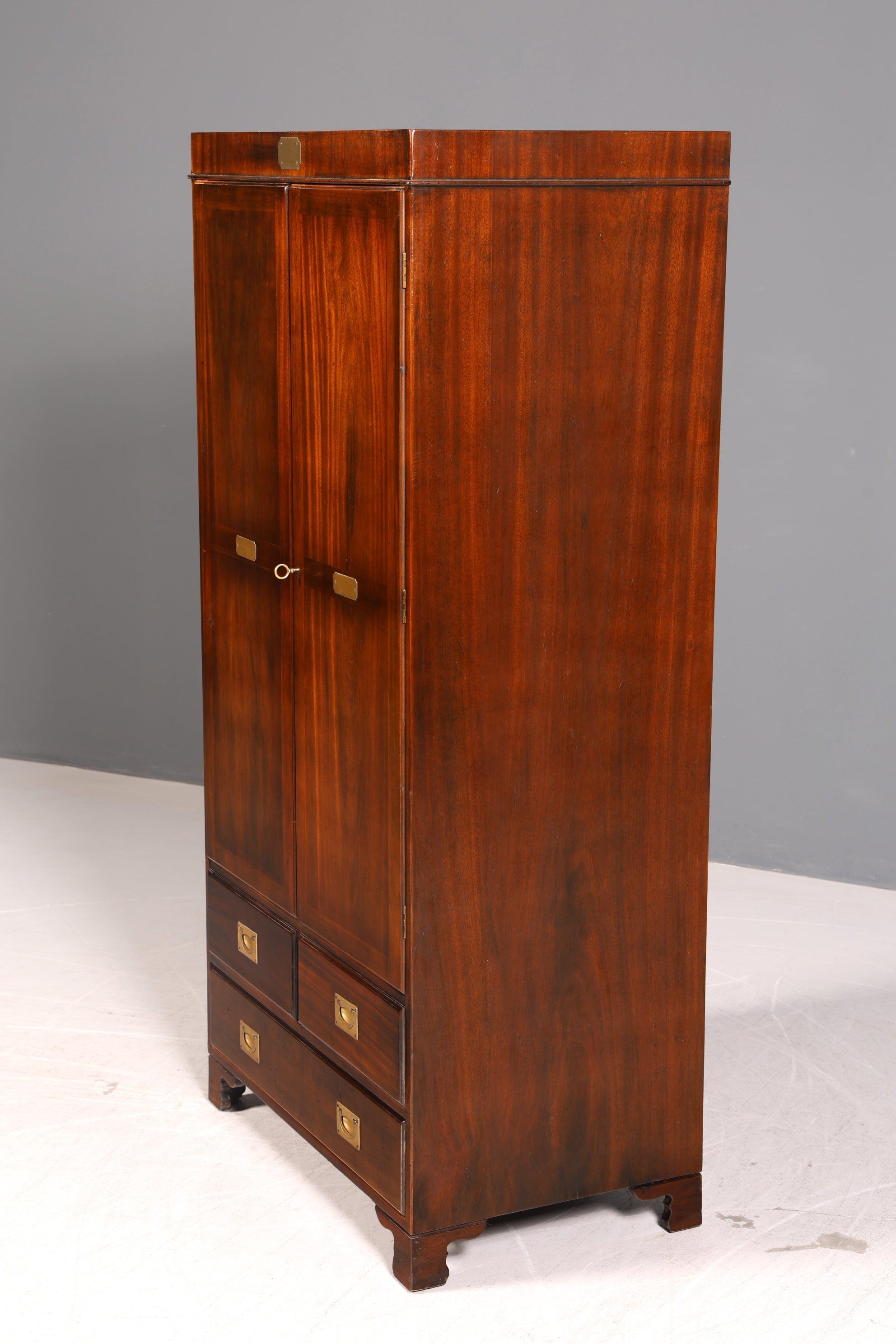 Beeindruckender Maritimer Kleiderschrank Wäscheschrank Englischer Schiffs Dielenschrank Military Kolonial Antik Vintage