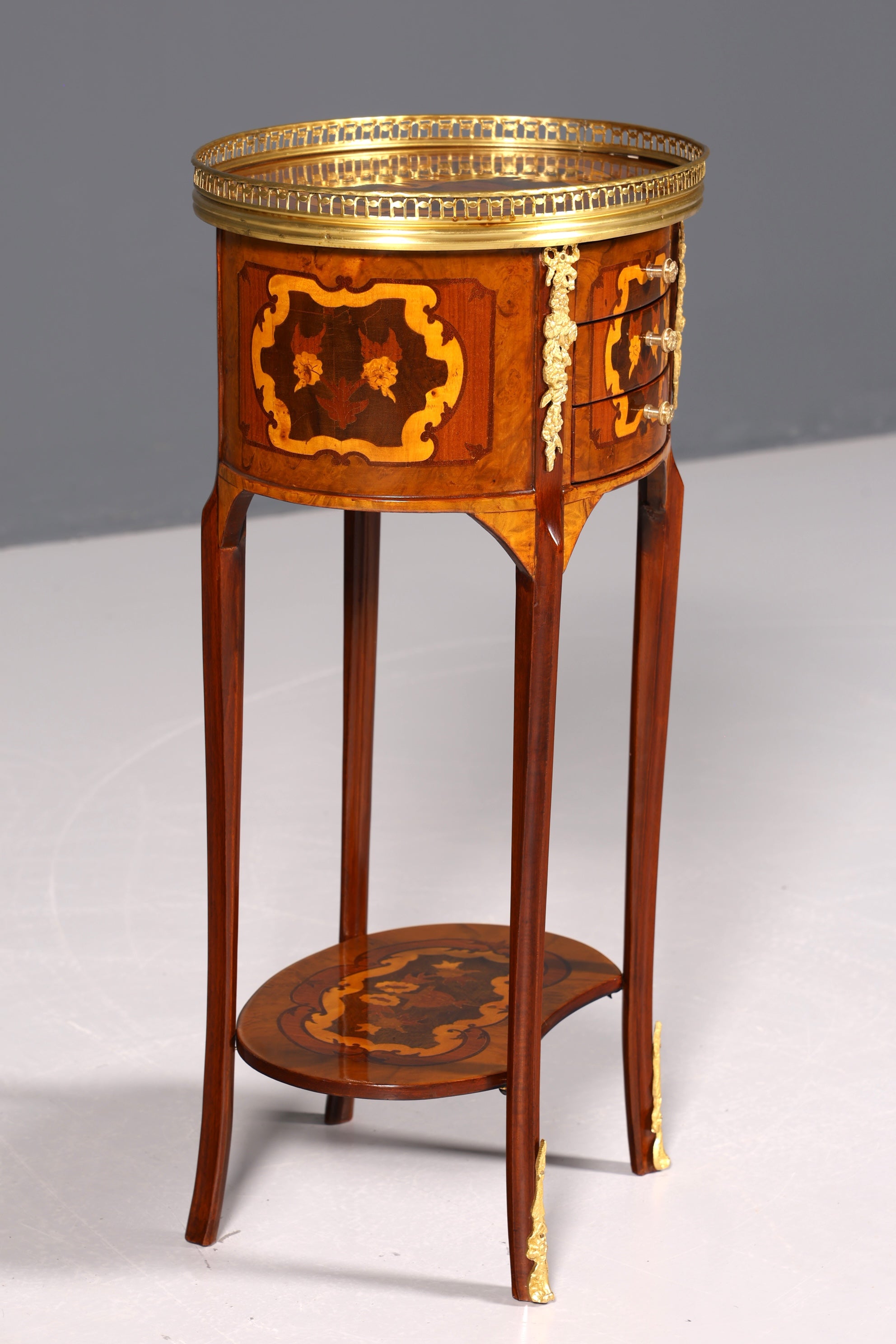 Traumhafter Barock Louis XV Stil Beistelltisch Ablagetisch massiv Kommode Antik Stil