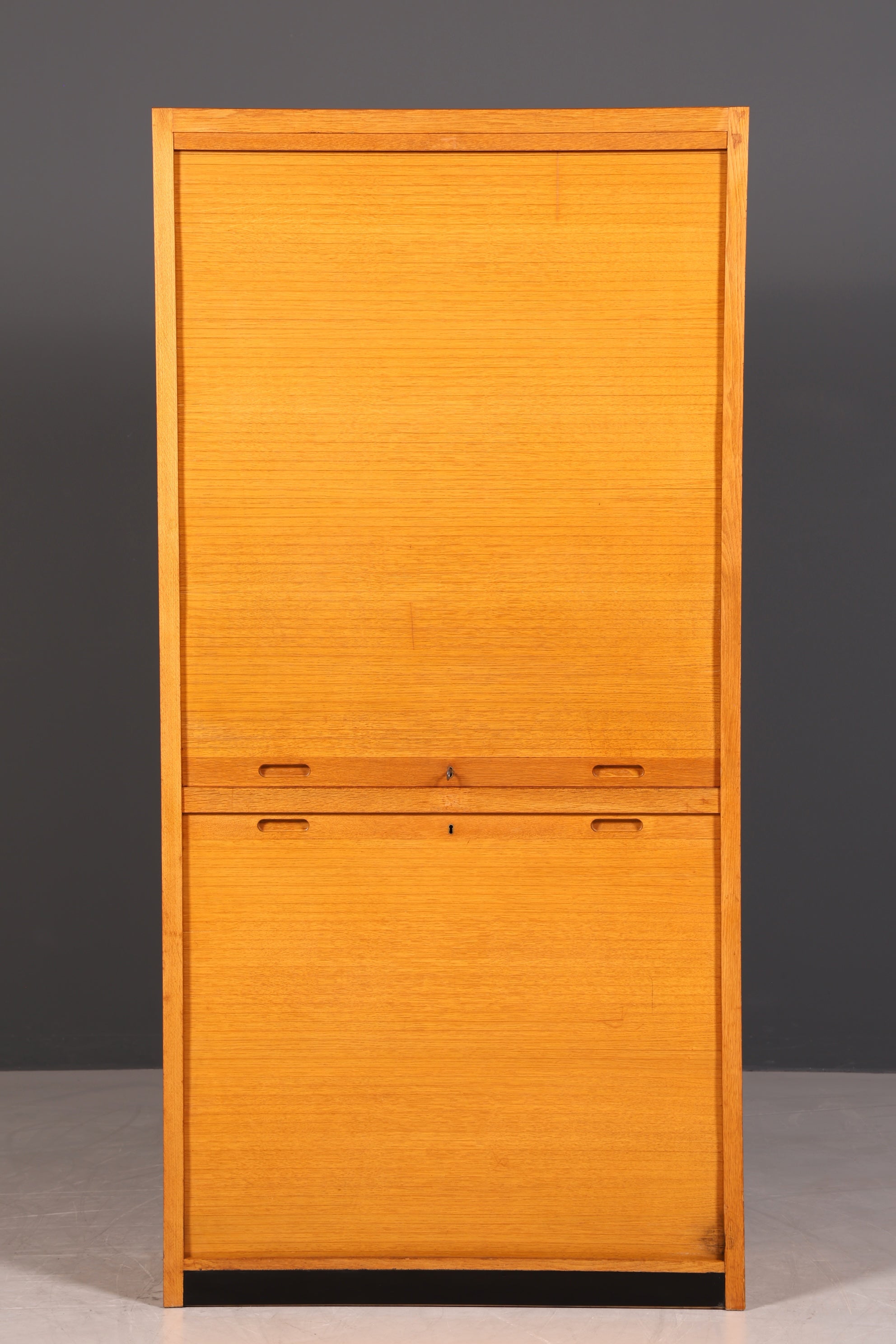 Schlichter Mid Century Rollladenschrank Bauhaus Apothekerschrank Art Deco Büro Aktenschrank