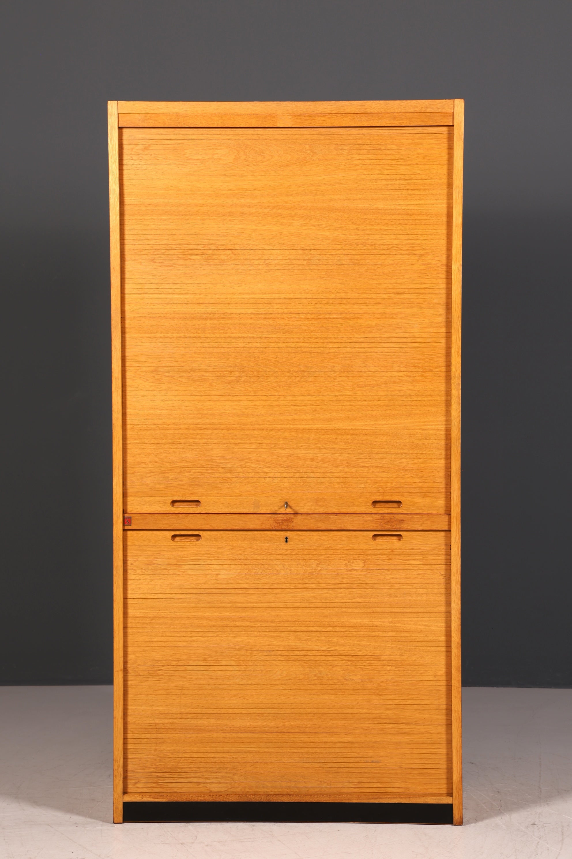 Schlichter Mid Century Rollladenschrank Bauhaus Vintage Apothekerschrank Art Deco Büro Aktenschrank