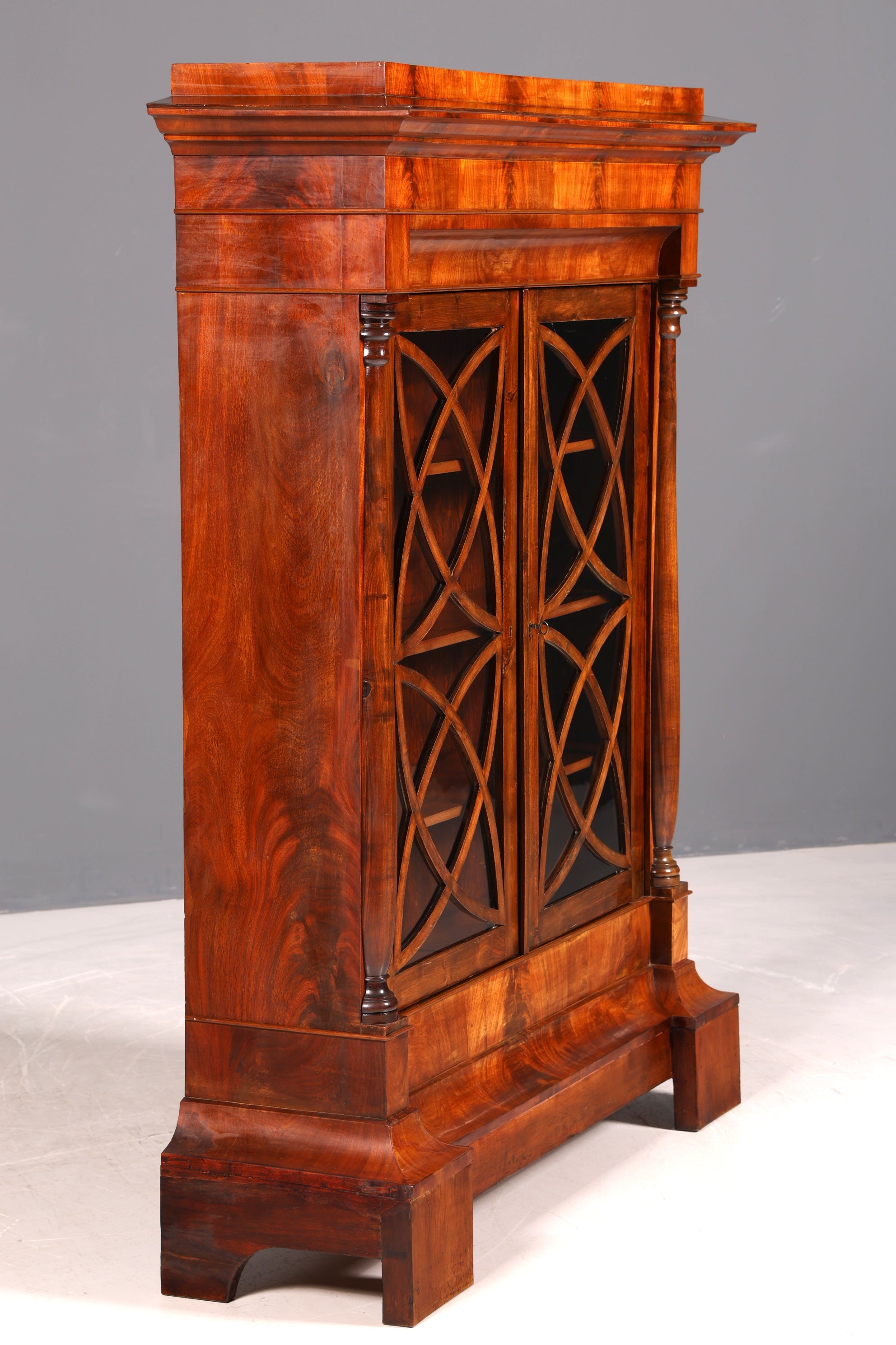Traumhafter Original Biedermeier Vitrine um 1820 Antiker Schrank Art Deco Bücherregal