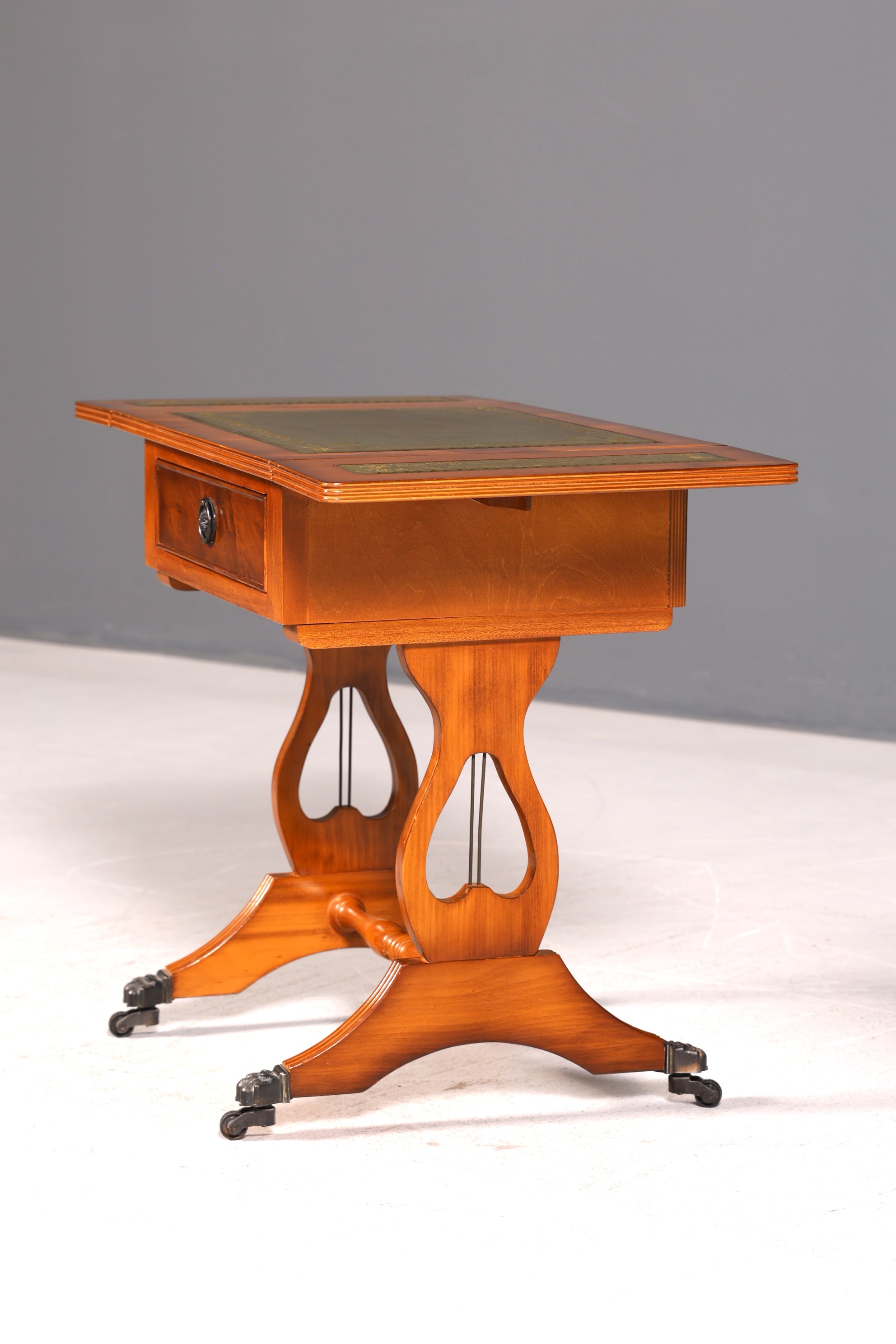 Edler Englischer Klapptisch Beistelltisch Eibe Echt Lederauflage Antik Ablagetisch Vintage Rolltisch Wohnzimmer