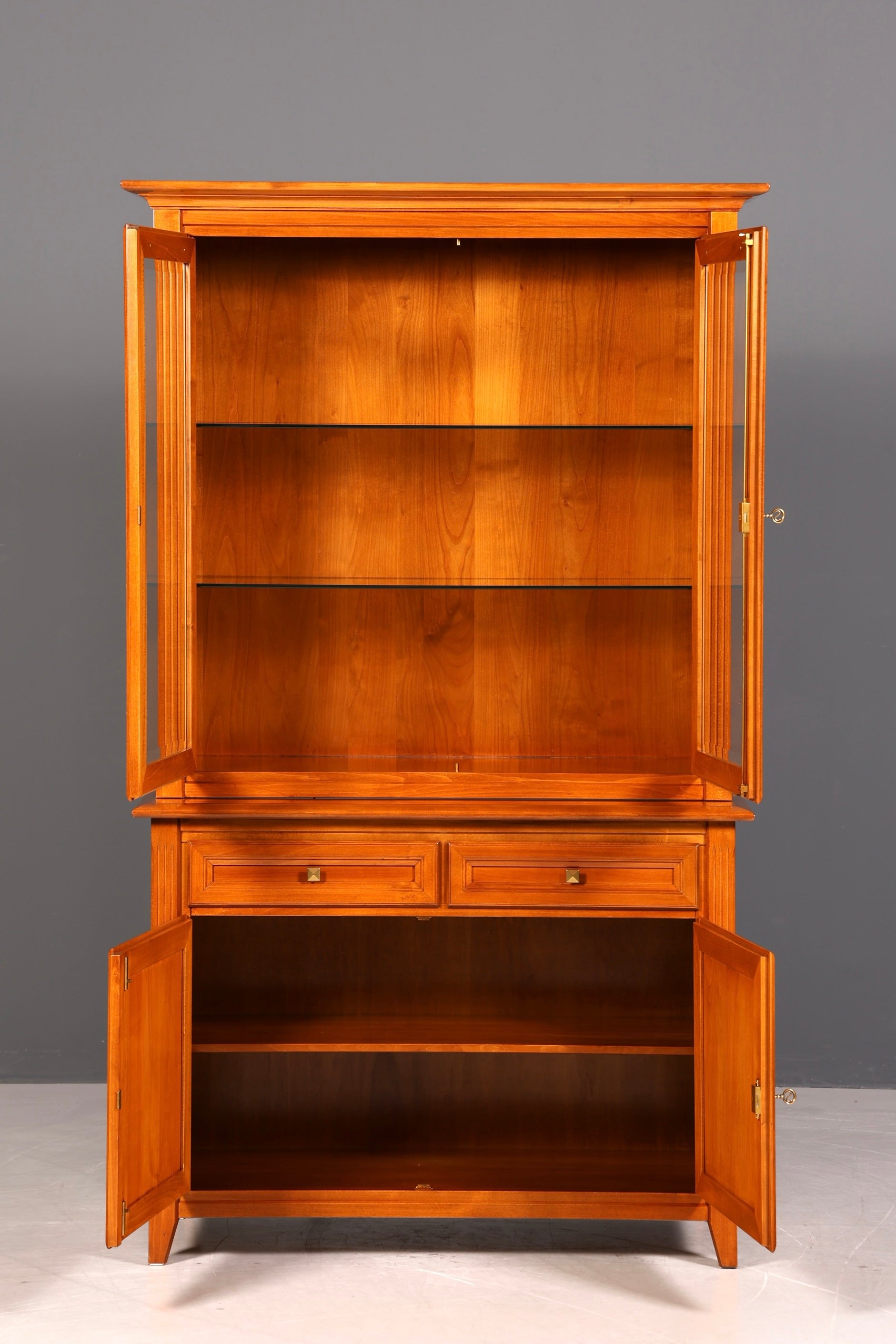 Traumhafte Original Selva Vitrine Antik Stil massiv Holz Buffet Schrank Bibliothek